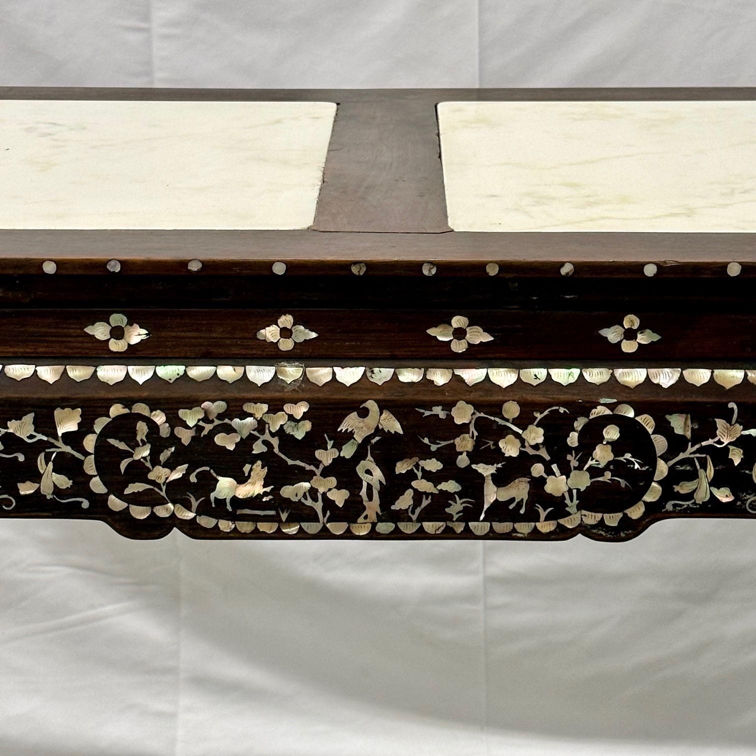 Console / table d'autel syrienne en bois de rose et incrustation de nacre avec plateau en marbre en vente 5
