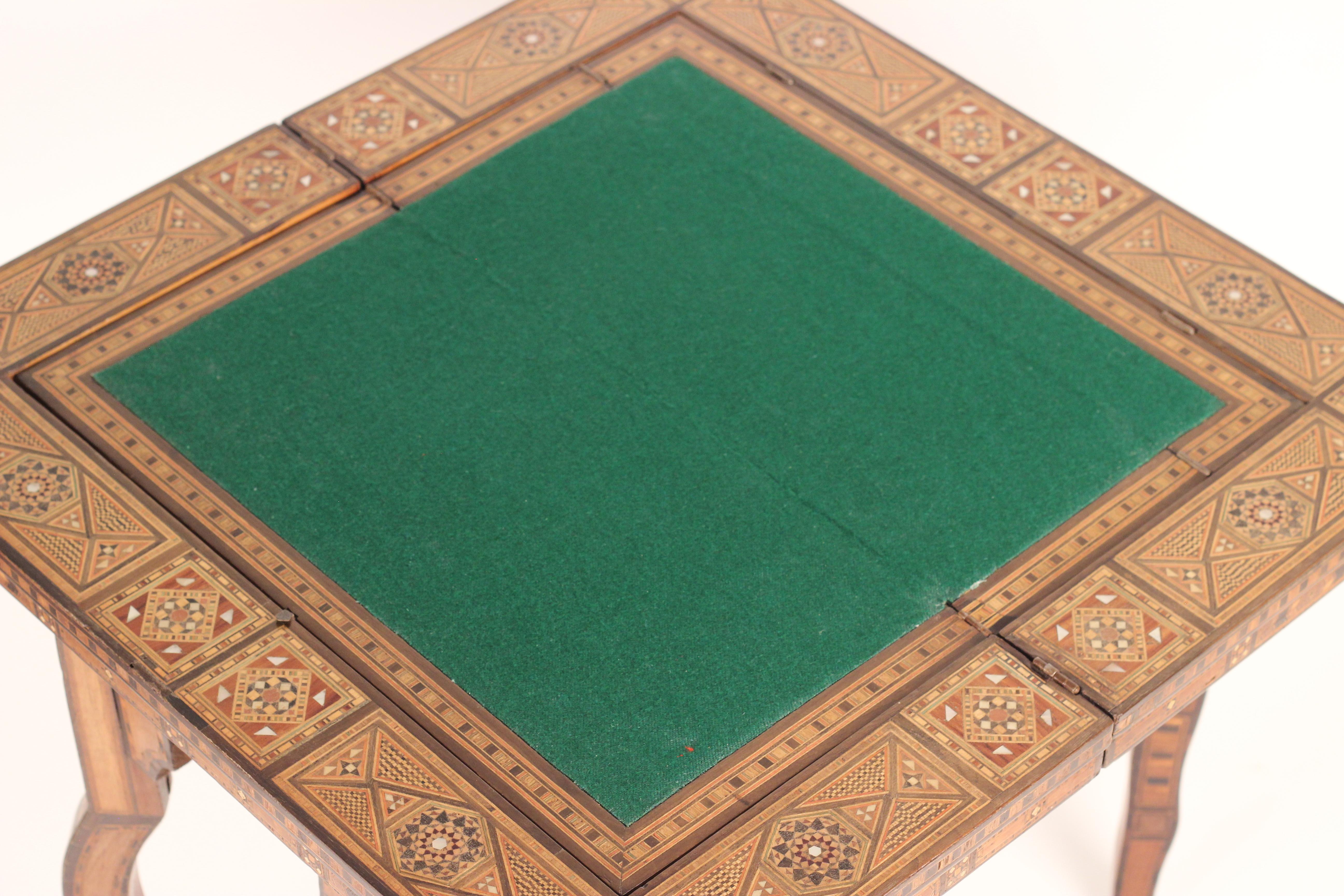 Syrianischer Spieltisch im Boho-Chic-Stil des 20. Jahrhunderts mit kunstvollen Intarsien aus Furnier im Angebot 4