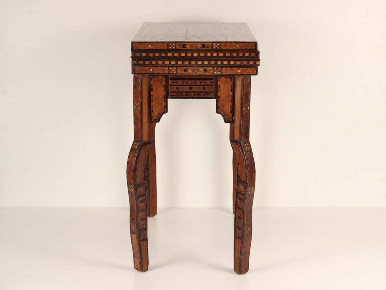 Boho Chic Style Syrian 20th Century Artesian Inlaid Veneer Games Table In Good Condition For Sale In London, GB