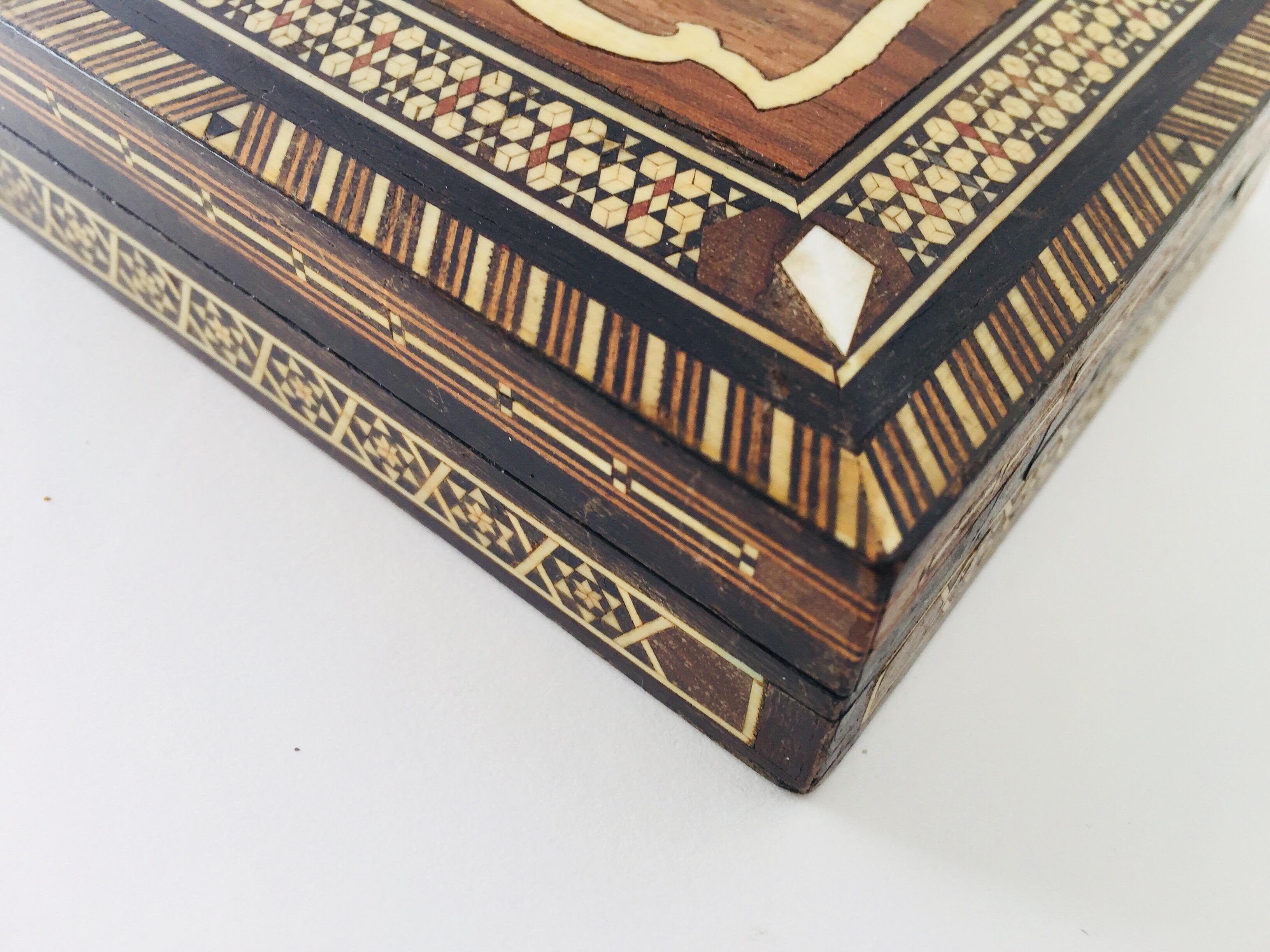 Syrian Inlaid Marquetry Mosaic Wooden Box In Good Condition In North Hollywood, CA