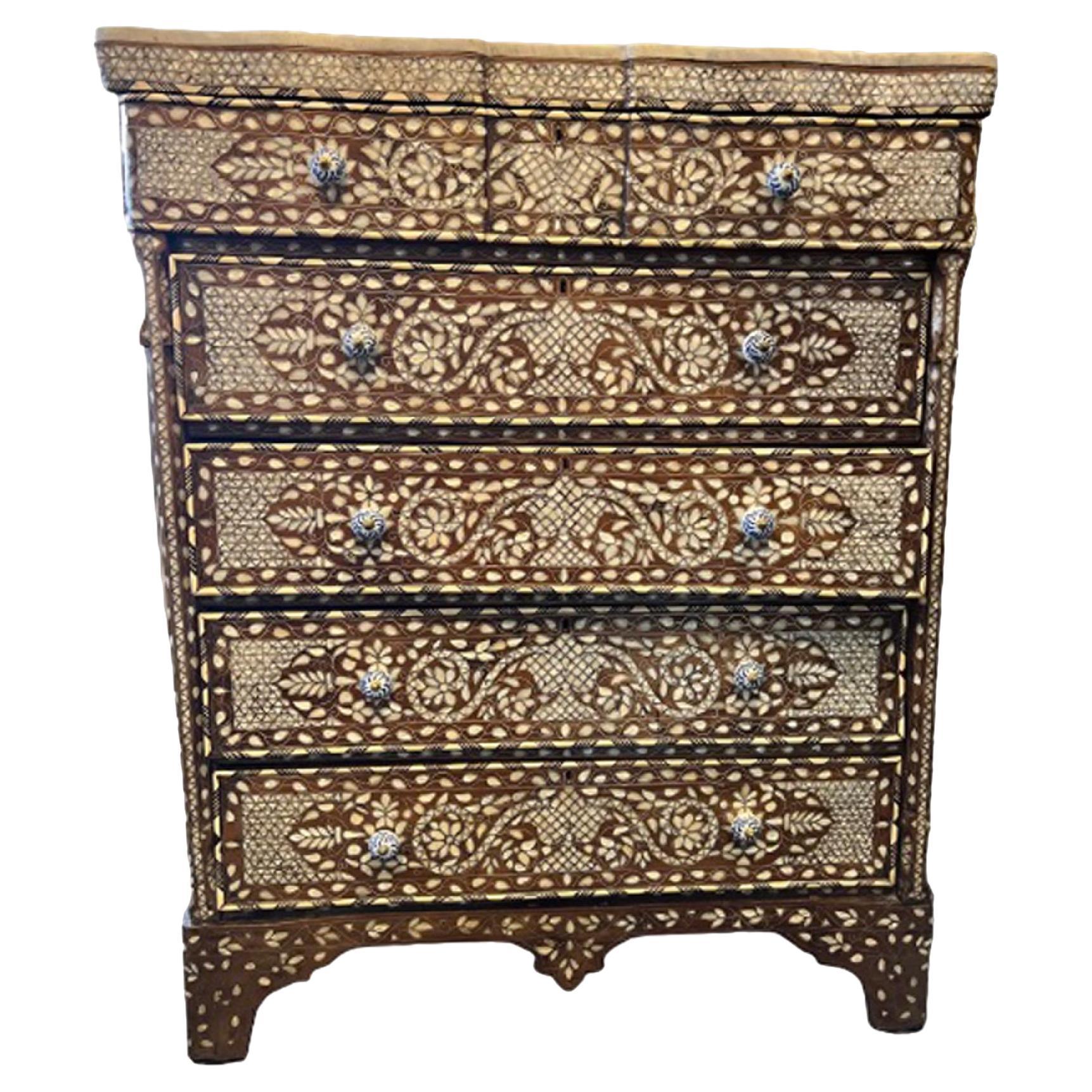 Commode en marqueterie syrienne 