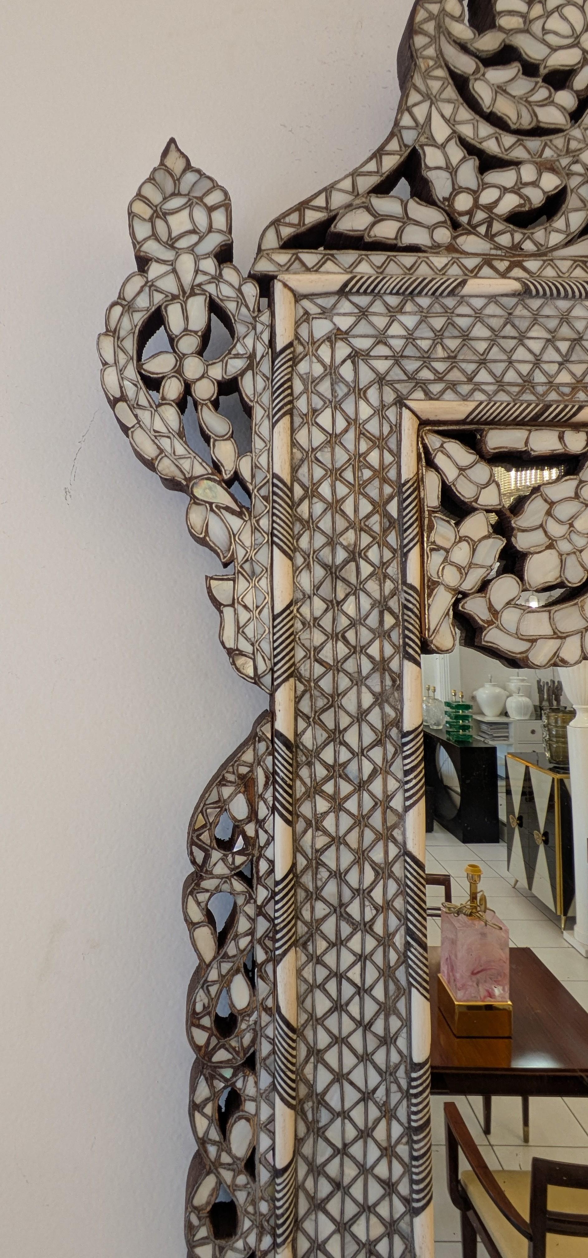 19th Century Syrian Mirror in carved wood and inlays XIX° For Sale