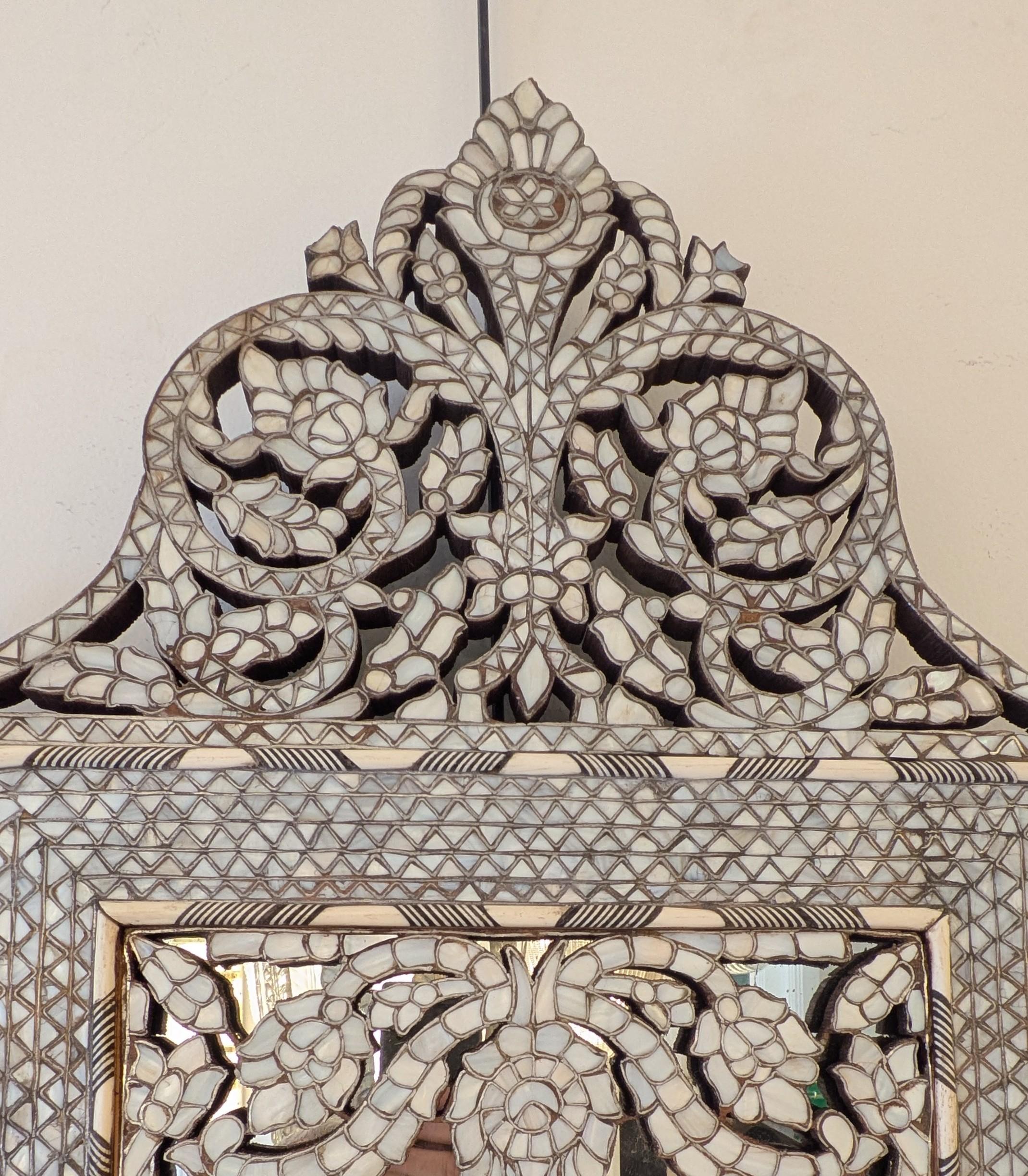 Wood Syrian Mirror in carved wood and inlays XIX° For Sale