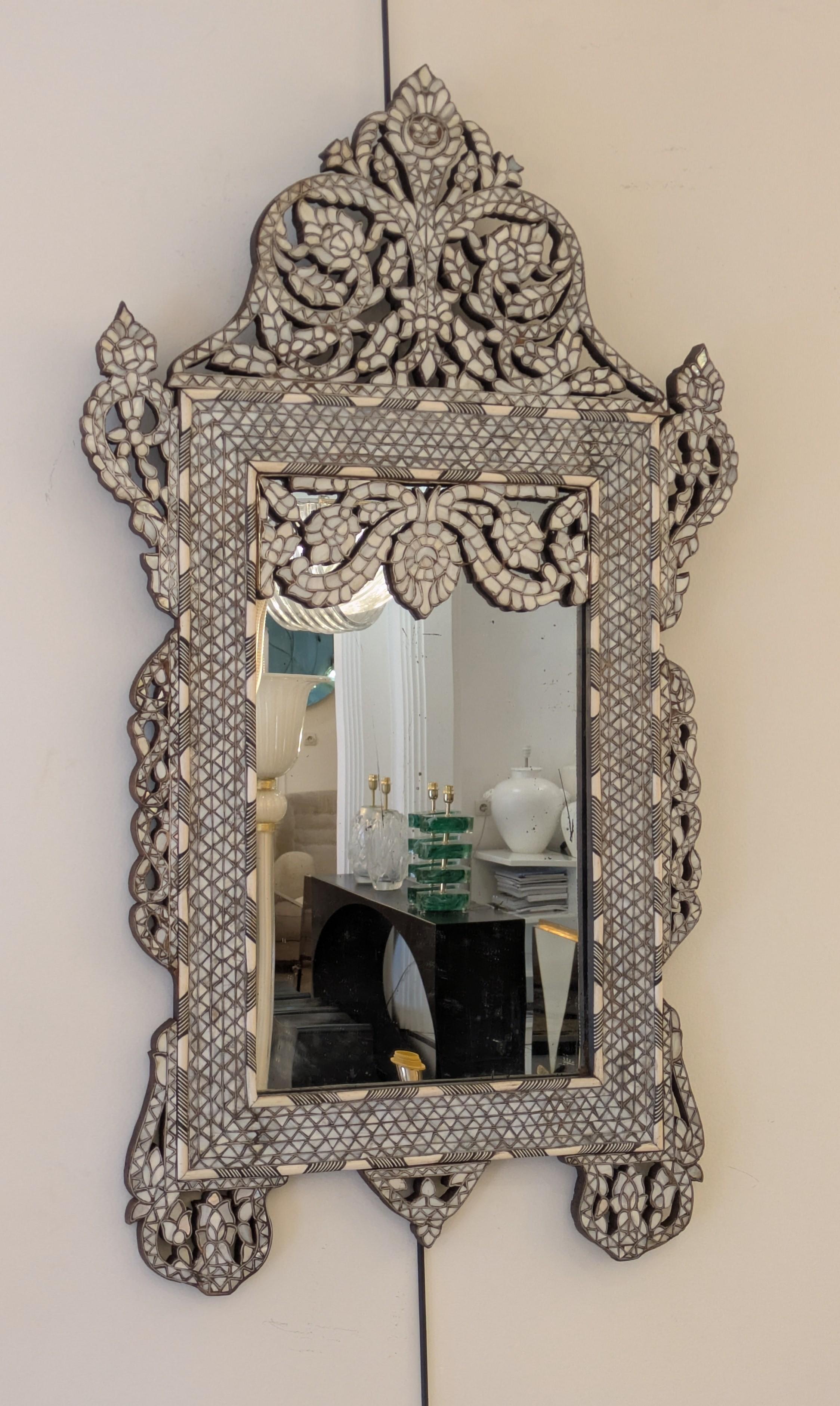 Syrian Mirror in carved wood and inlays XIX° For Sale 2