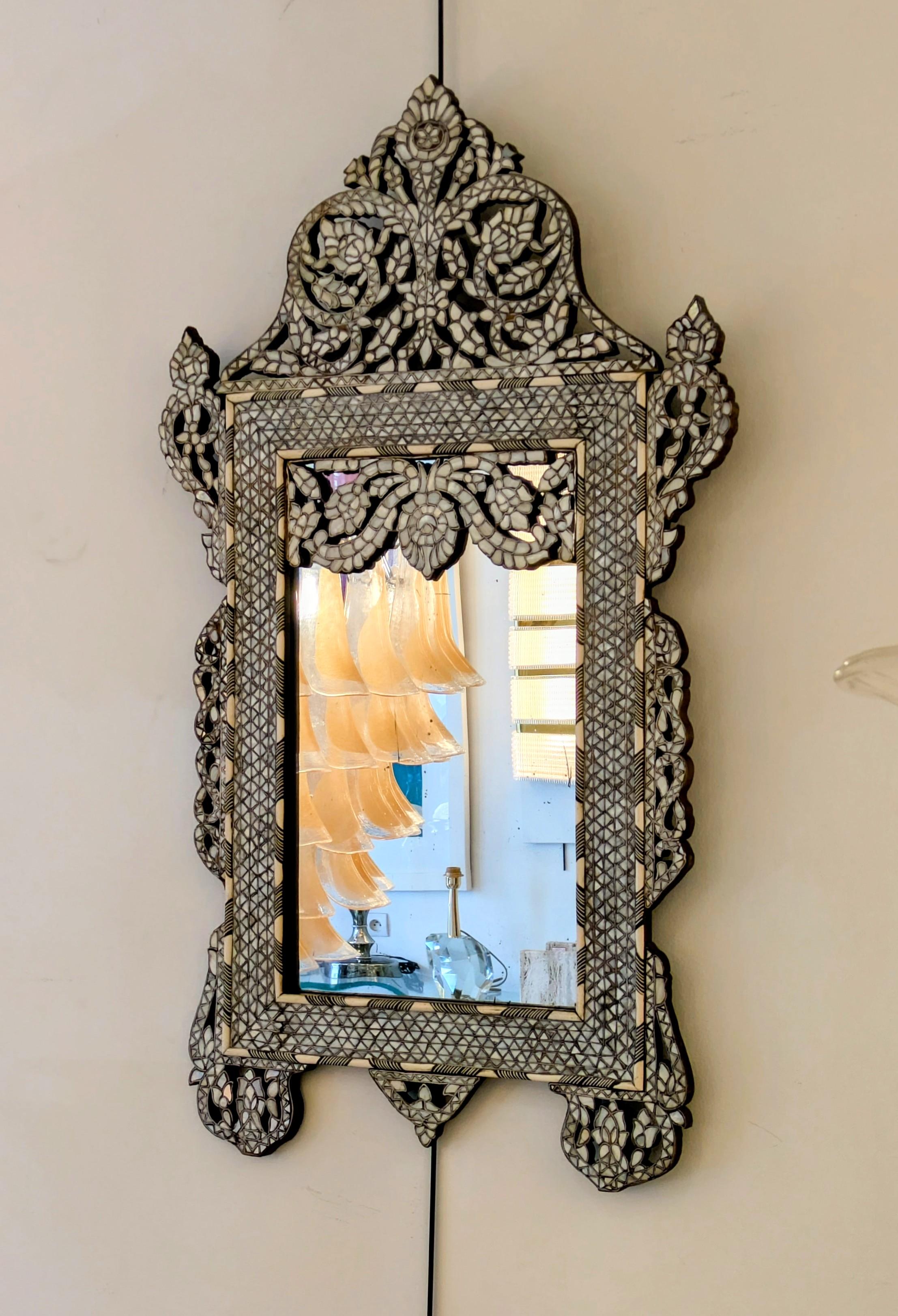 Syrian Mirror in carved wood and inlays XIX° For Sale 3