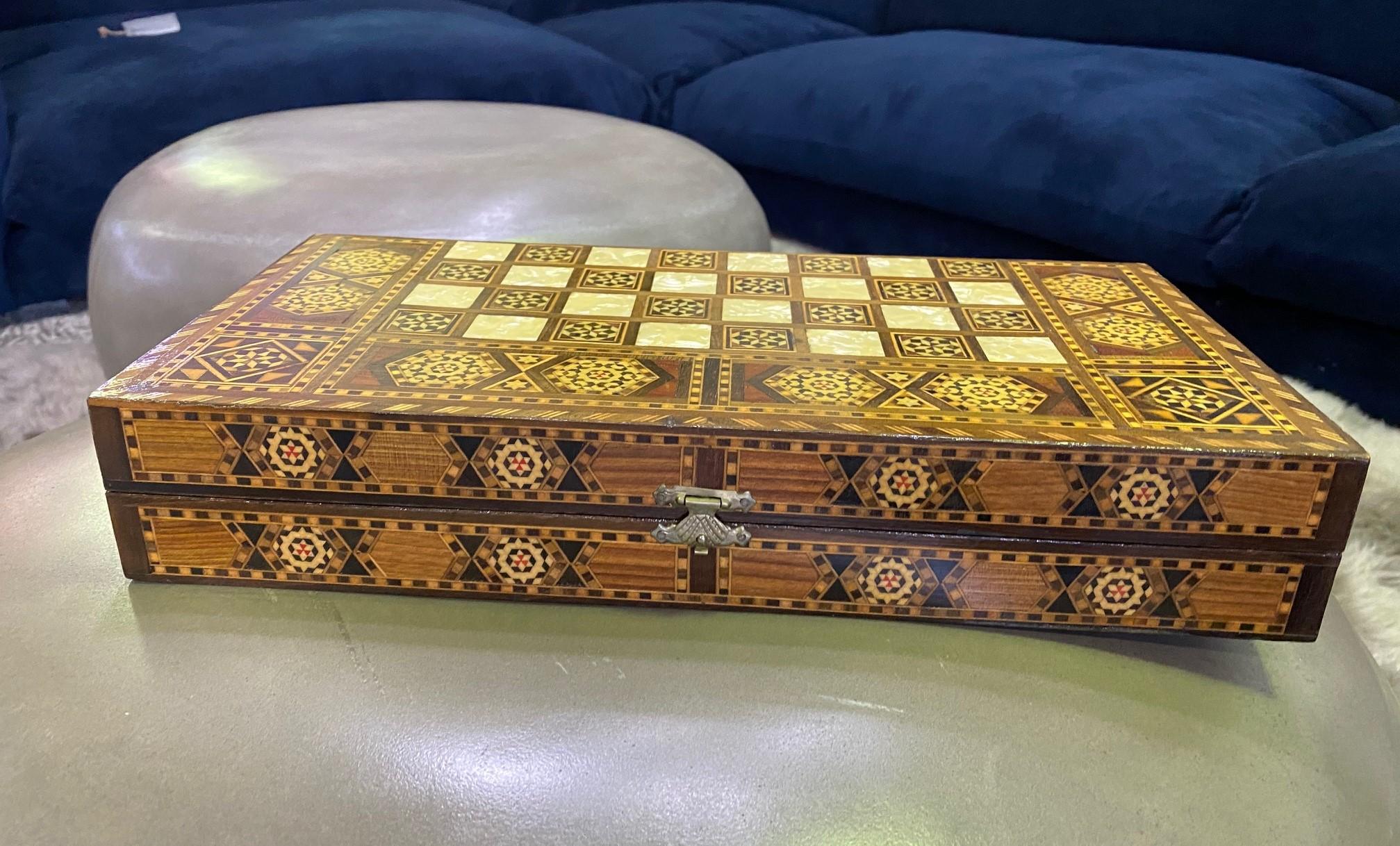 Syrian Moorish Inlaid Mosaic Backgammon and Chess Wooden Game Board Box In Good Condition For Sale In Studio City, CA