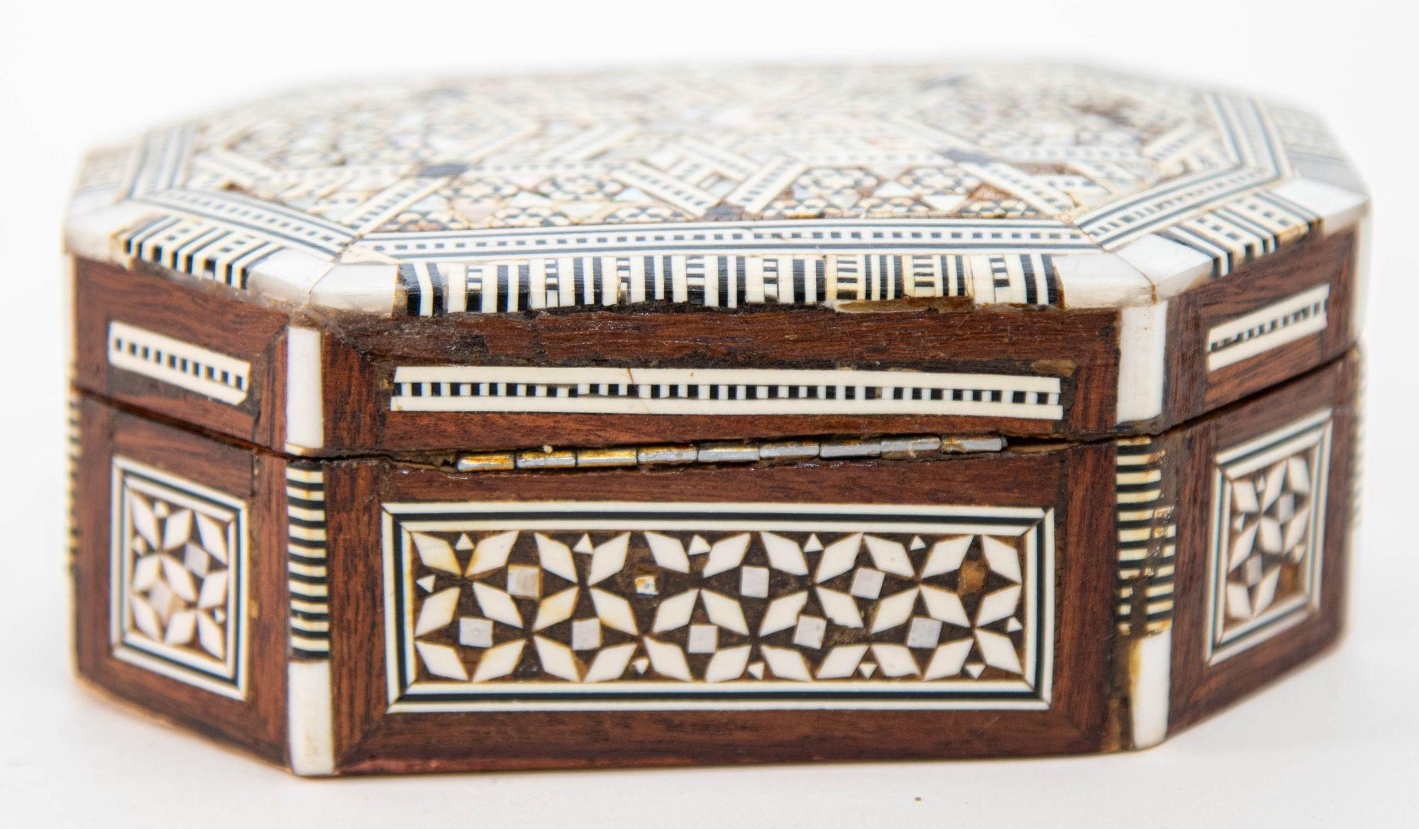 Syrian Moorish Middle Eastern Mother of Pearl Inlaid Mosaic Trinket Box 2