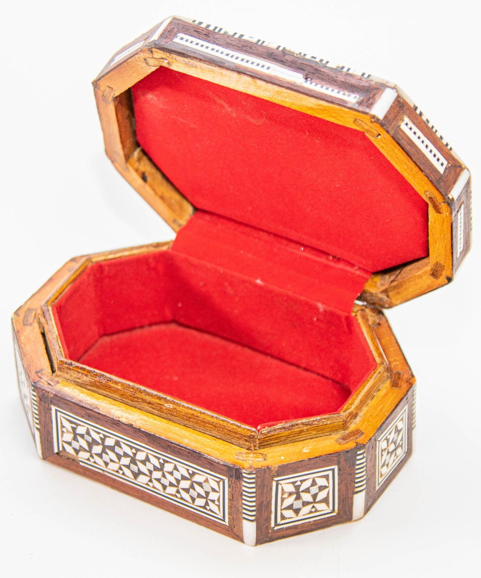 Syrian Moorish Middle Eastern Mother of Pearl Inlaid Mosaic Trinket Box 4