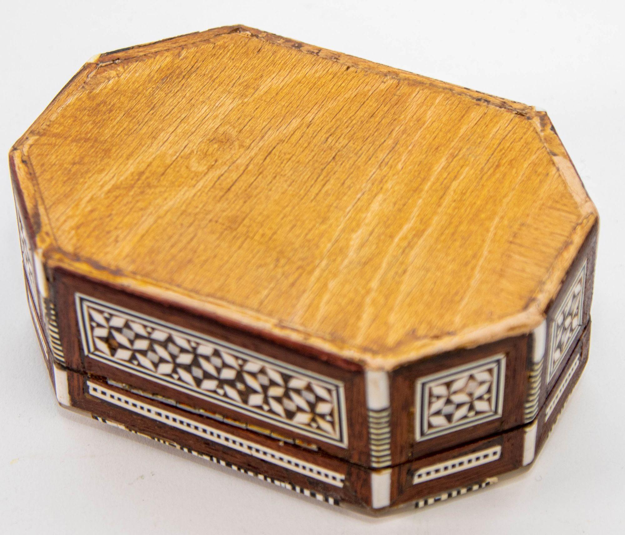 Syrian Moorish Middle Eastern Mother of Pearl Inlaid Mosaic Trinket Box 5