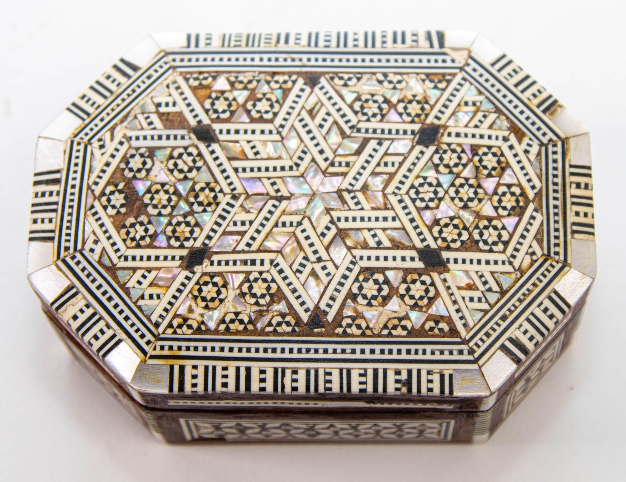 Islamic Syrian Moorish Middle Eastern Mother of Pearl Inlaid Mosaic Trinket Box