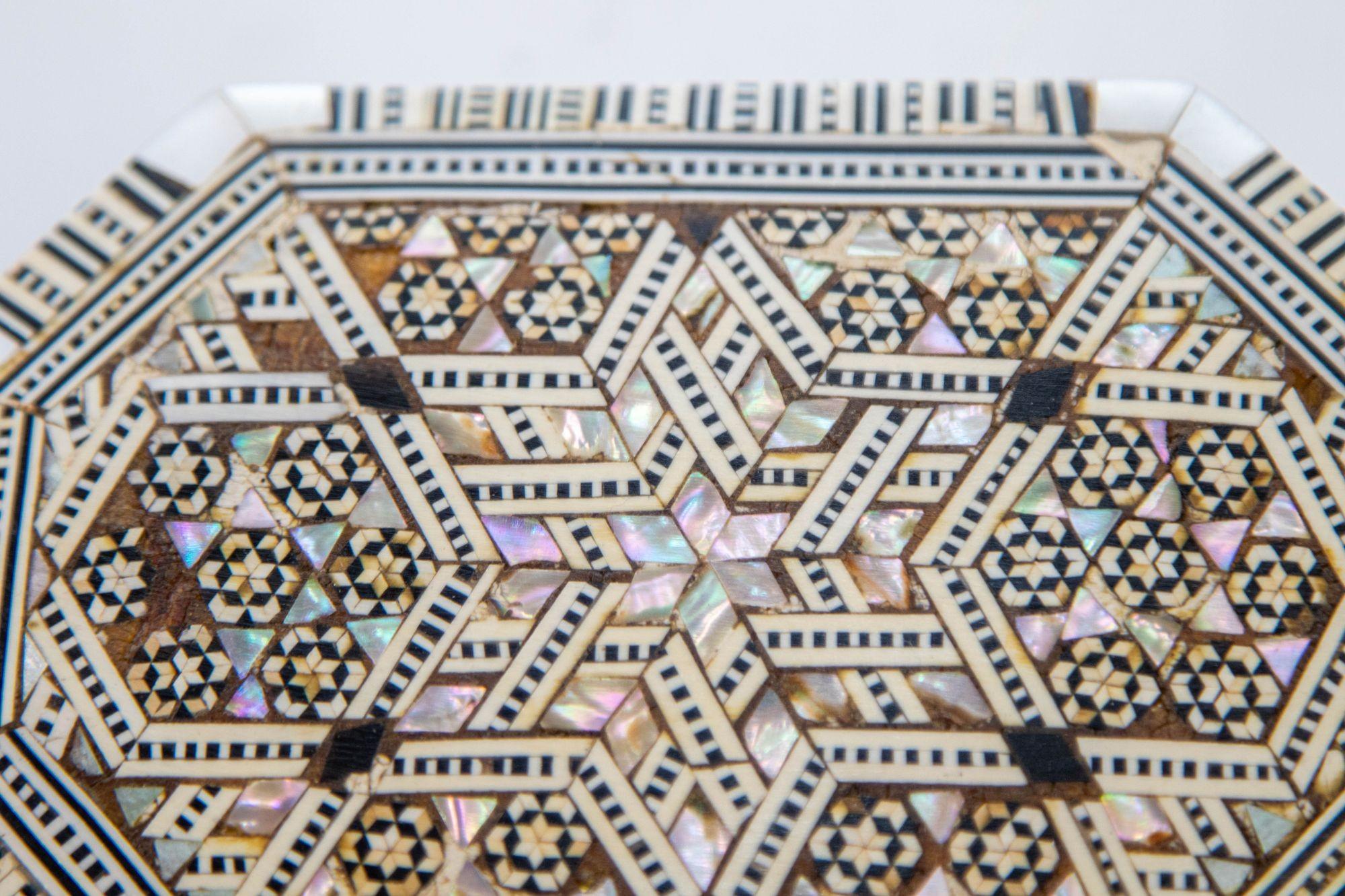 Syrian Moorish Middle Eastern Mother of Pearl Inlaid Mosaic Trinket Box In Good Condition In North Hollywood, CA