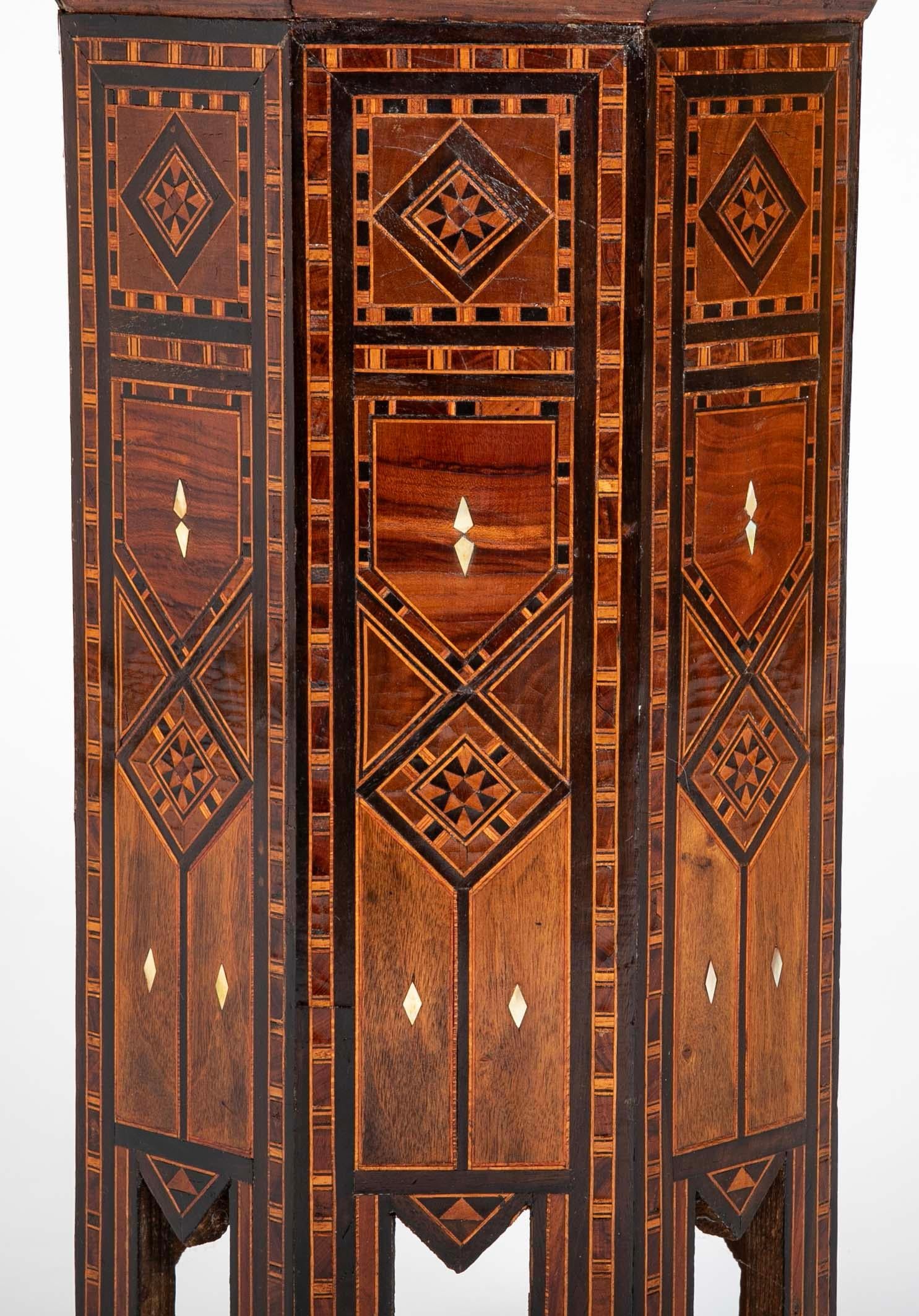 Syrian Octagonal Side Table With Ebony, Rosewood and Bone Inlay Circa 1900 im Angebot 2