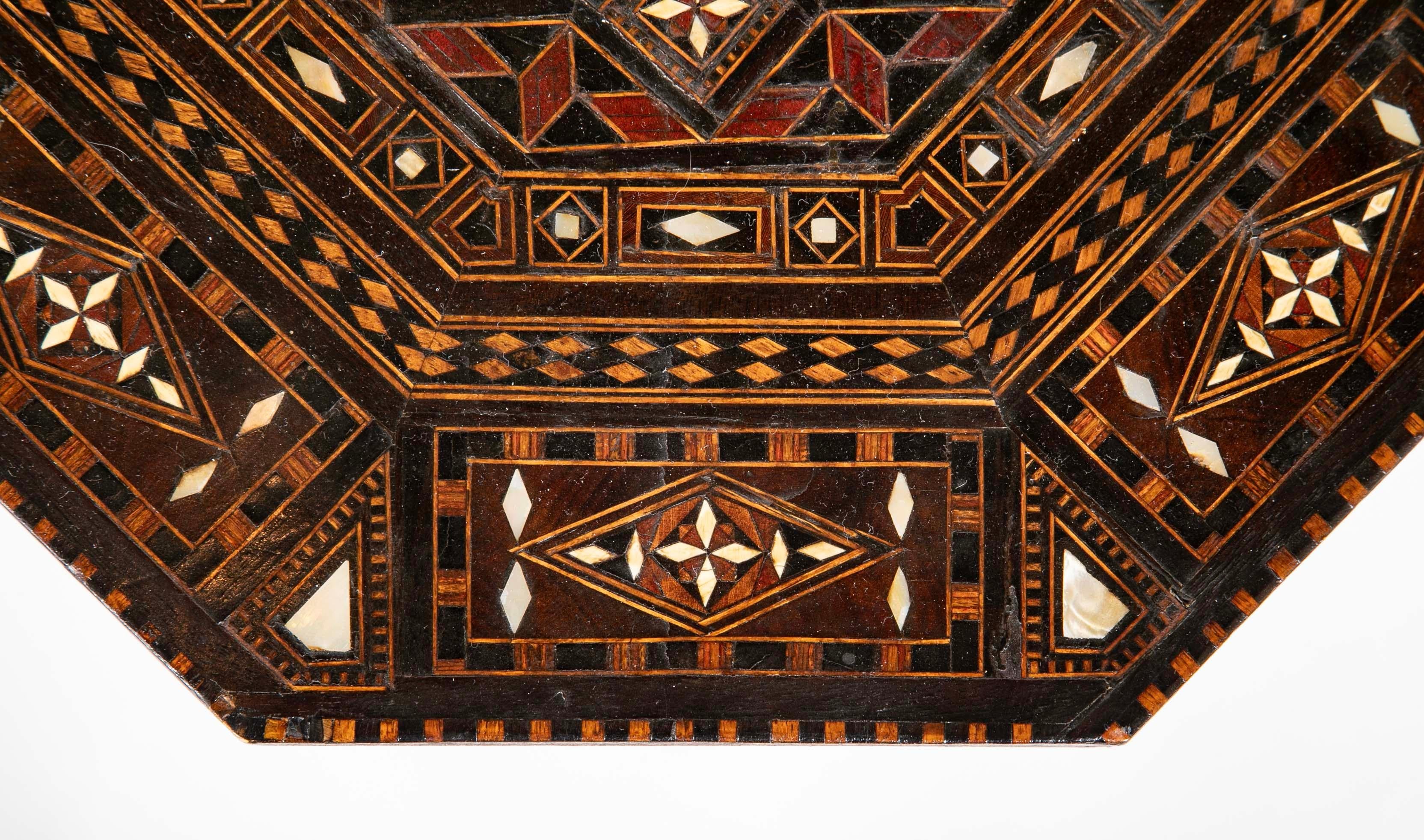 Syrian Octagonal Side Table With Ebony, Rosewood and Bone Inlay Circa 1900 im Angebot 5