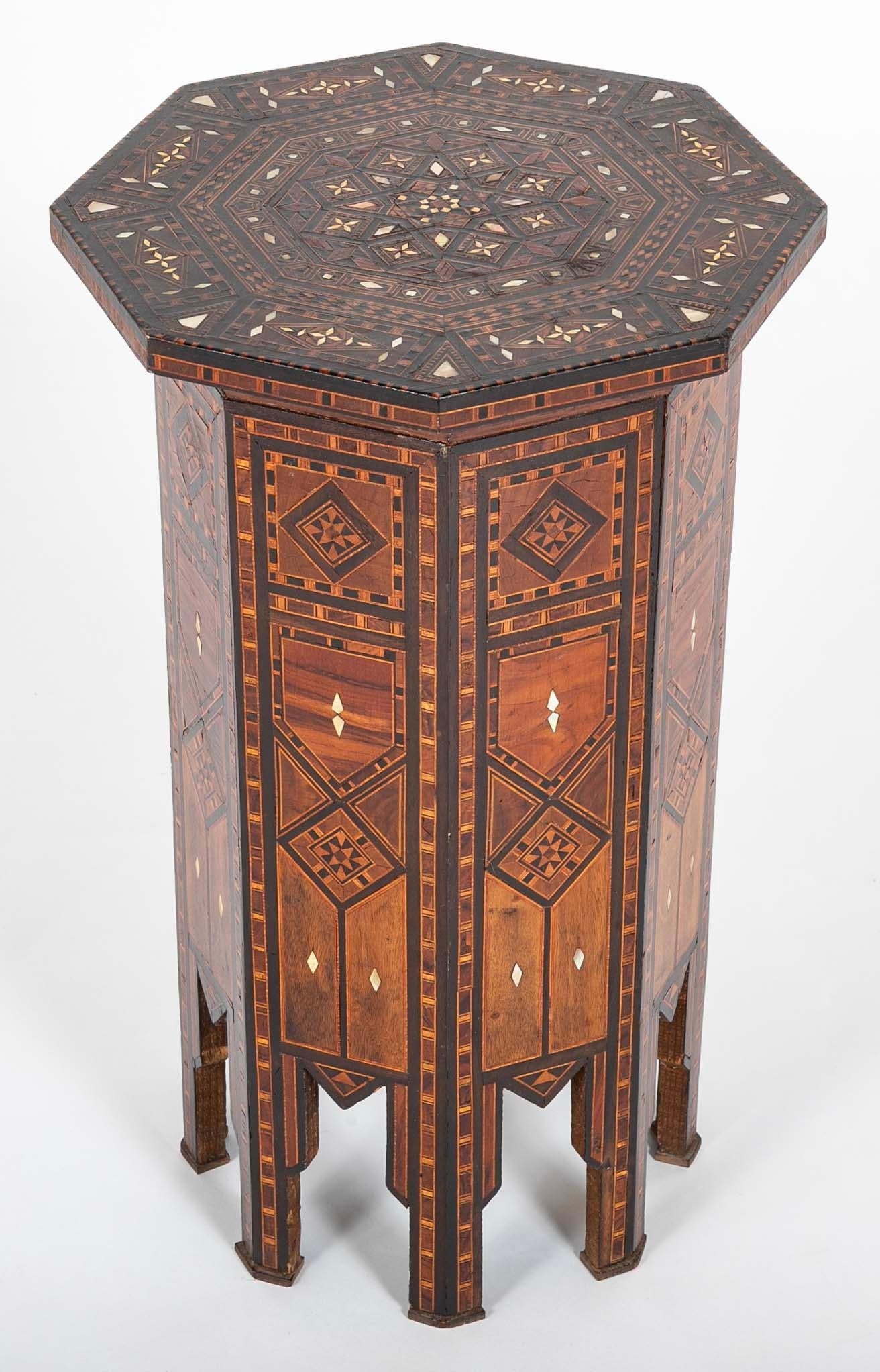 Syrian Octagonal Side Table With Ebony, Rosewood and Bone Inlay Circa 1900 im Angebot 6