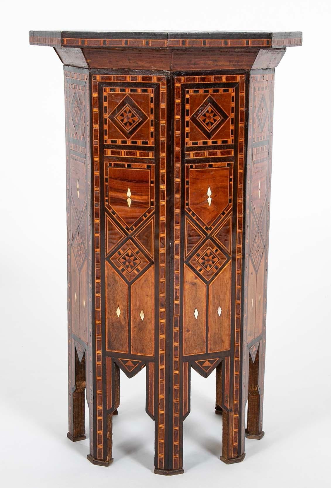 Syrian Octagonal Side Table With Ebony, Rosewood and Bone Inlay Circa 1900 im Angebot 7