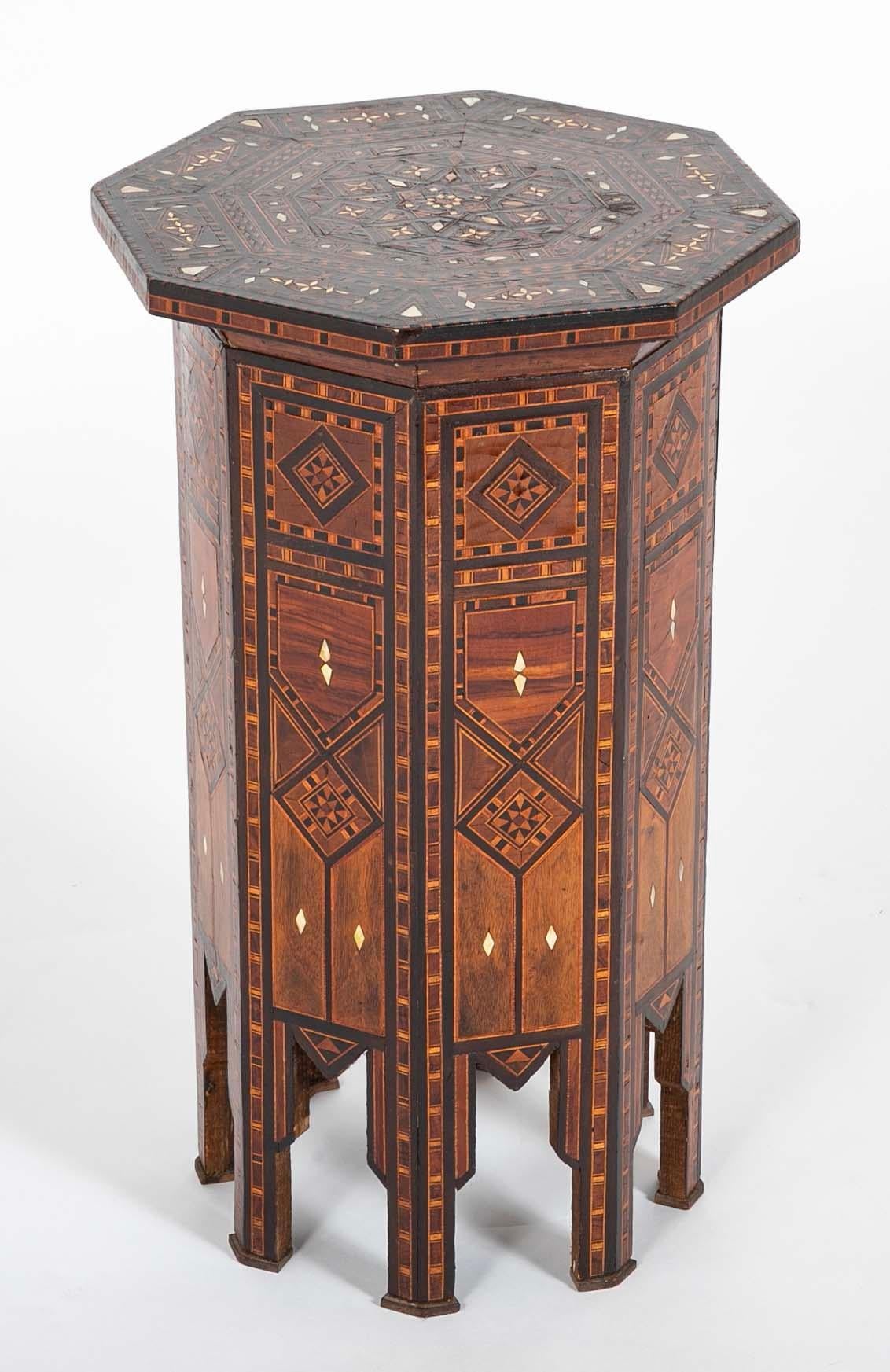 Syrian Octagonal Side Table With Ebony, Rosewood and Bone Inlay Circa 1900 (20. Jahrhundert) im Angebot