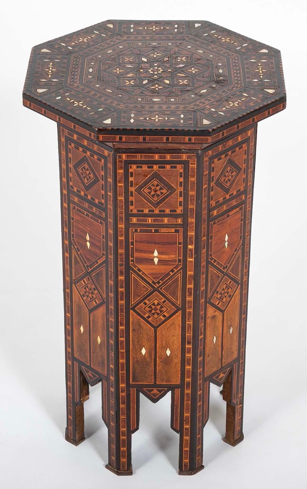 Syrian Octagonal Side Table With Ebony, Rosewood and Bone Inlay Circa 1900 (Perlmutt) im Angebot