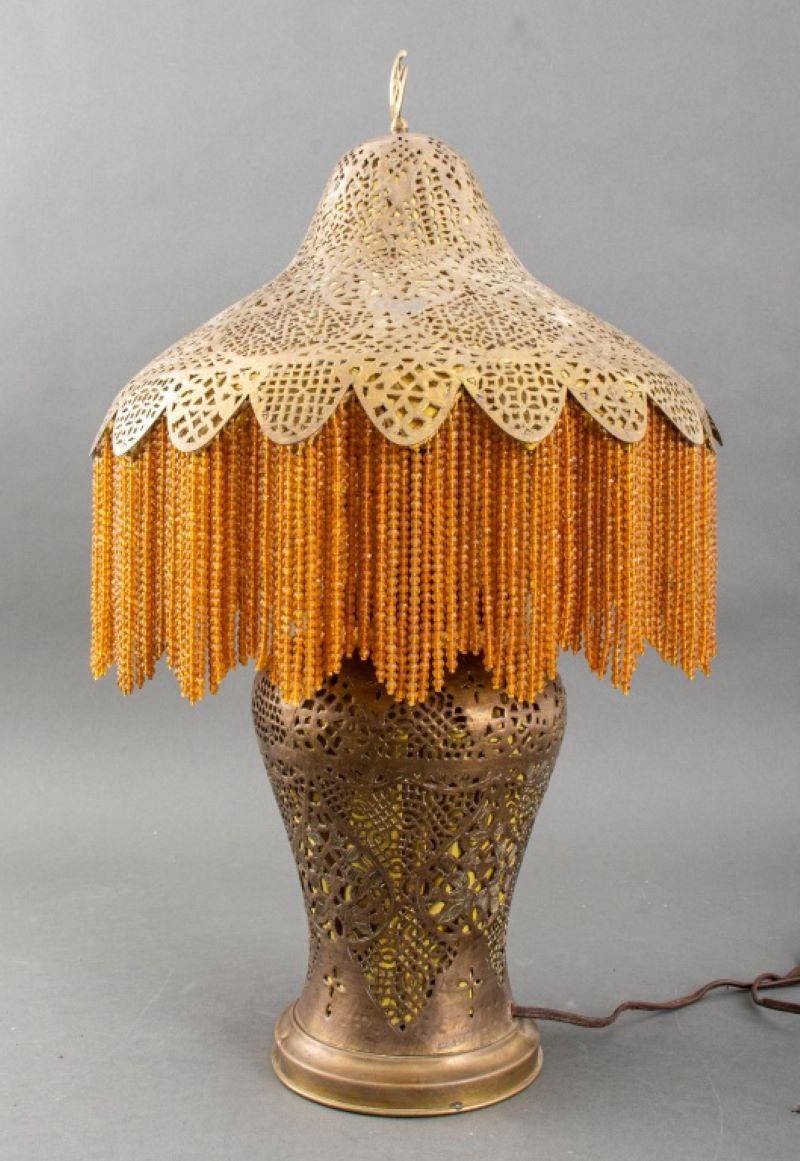 Art déco Lampe de table syrienne en laiton Pierce, vers 1920 en vente