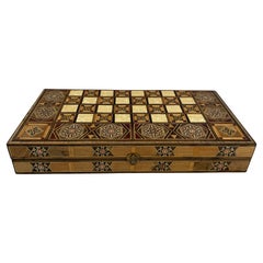 Scatola Backgammon in legno intarsiato a mosaico in stile siriano