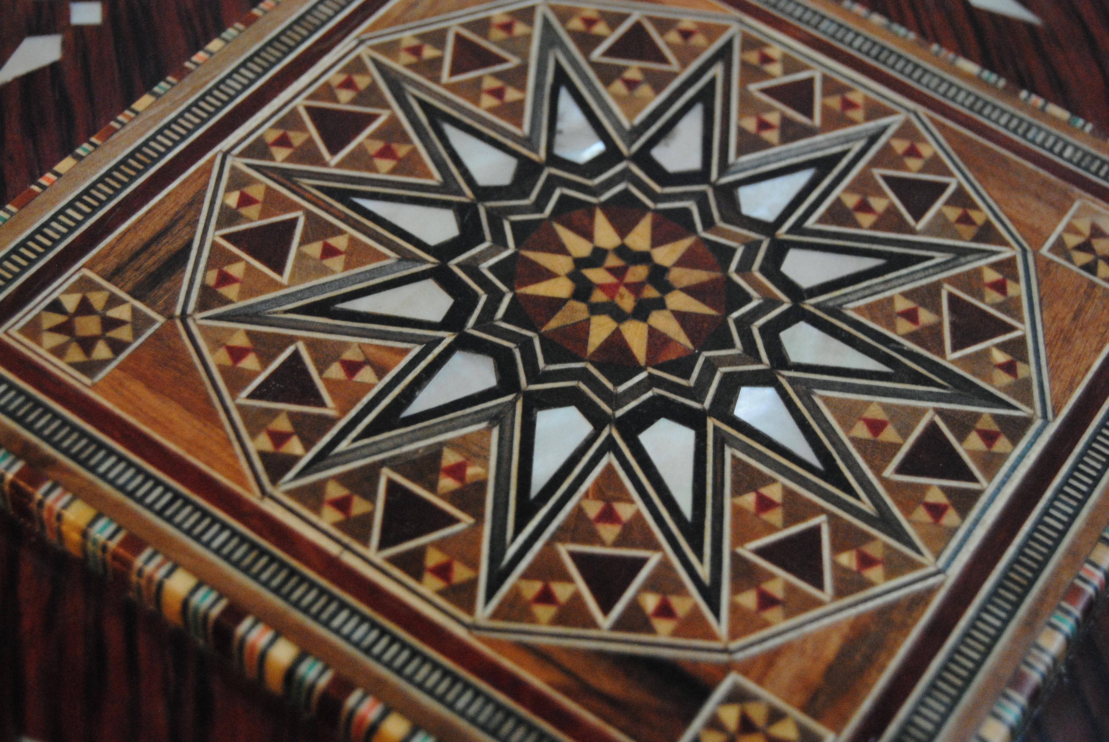 Syrian Walnut Wood Box Inlaid with Mother of Pearl and Cream Leather Lining For Sale 3