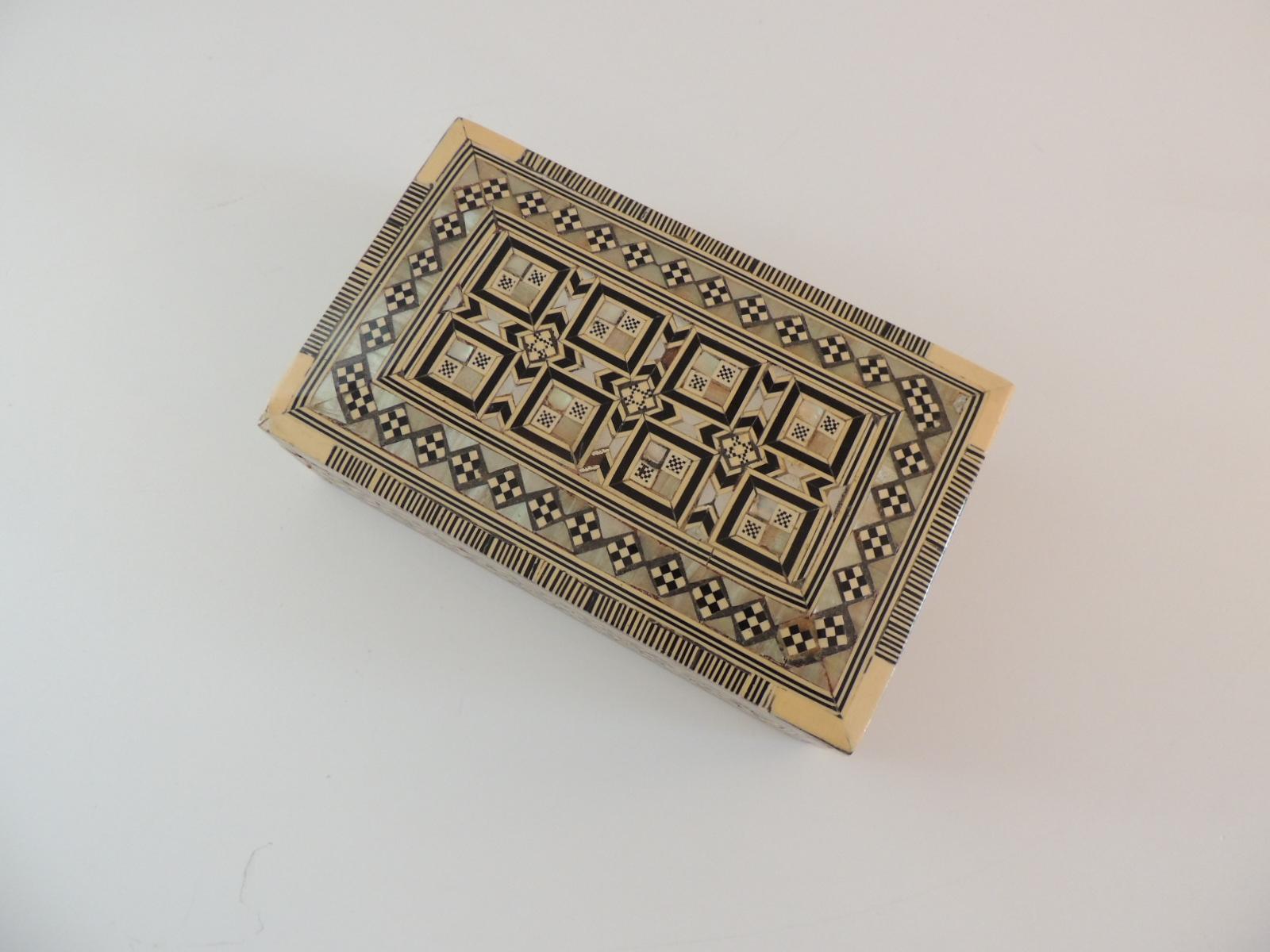 Syrian wood and mother of pearl inlaid jewelry box.
Felt lining.
Size: 8