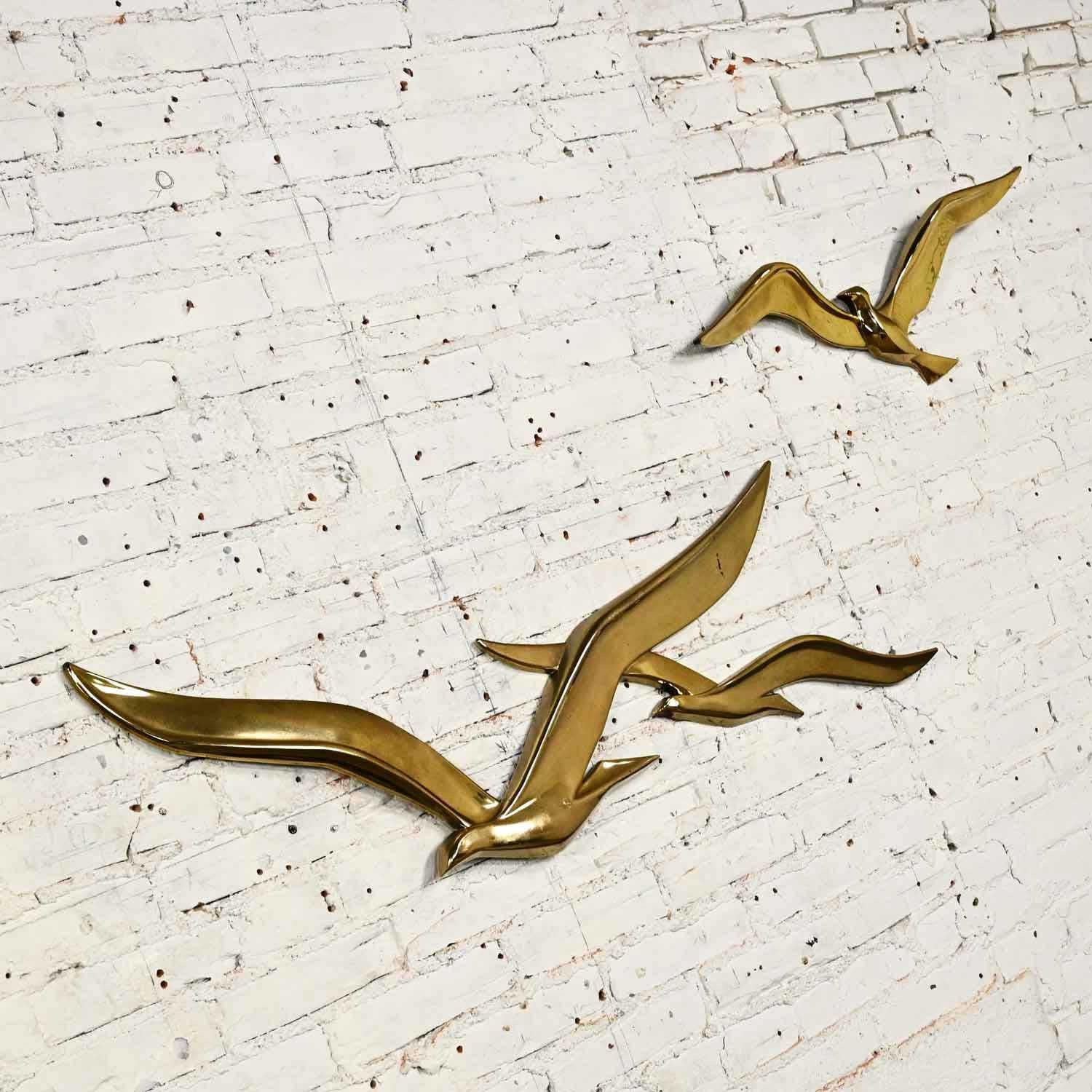 Syroco MCM Gilded Plastic Seagulls in Flight 3 Birds 2-Piece Wall Sculpture In Good Condition In Topeka, KS