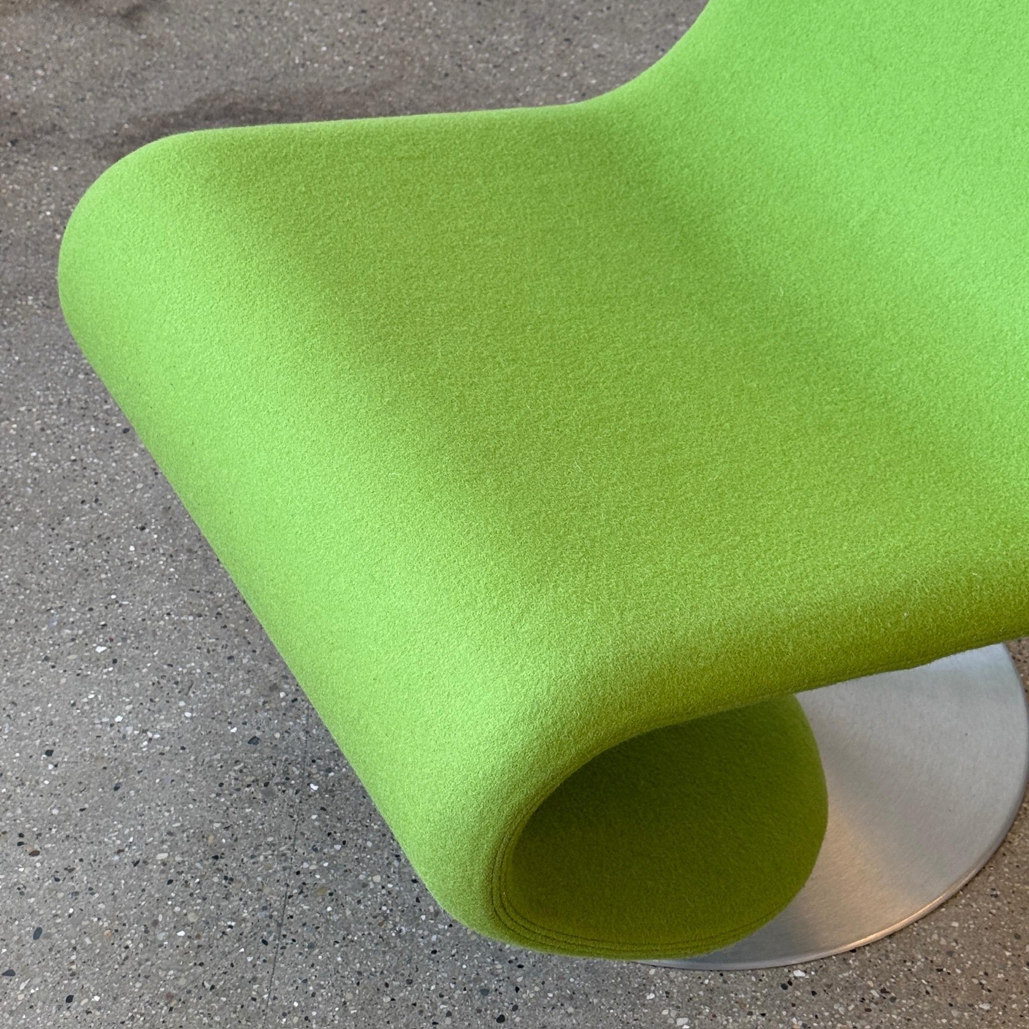c. 2000s. Danimarca. Il prezzo si riferisce al set. Contattaci se vuoi acquistare un singolo articolo. Rivestito in tessuto Kvadrat Tonus. 

