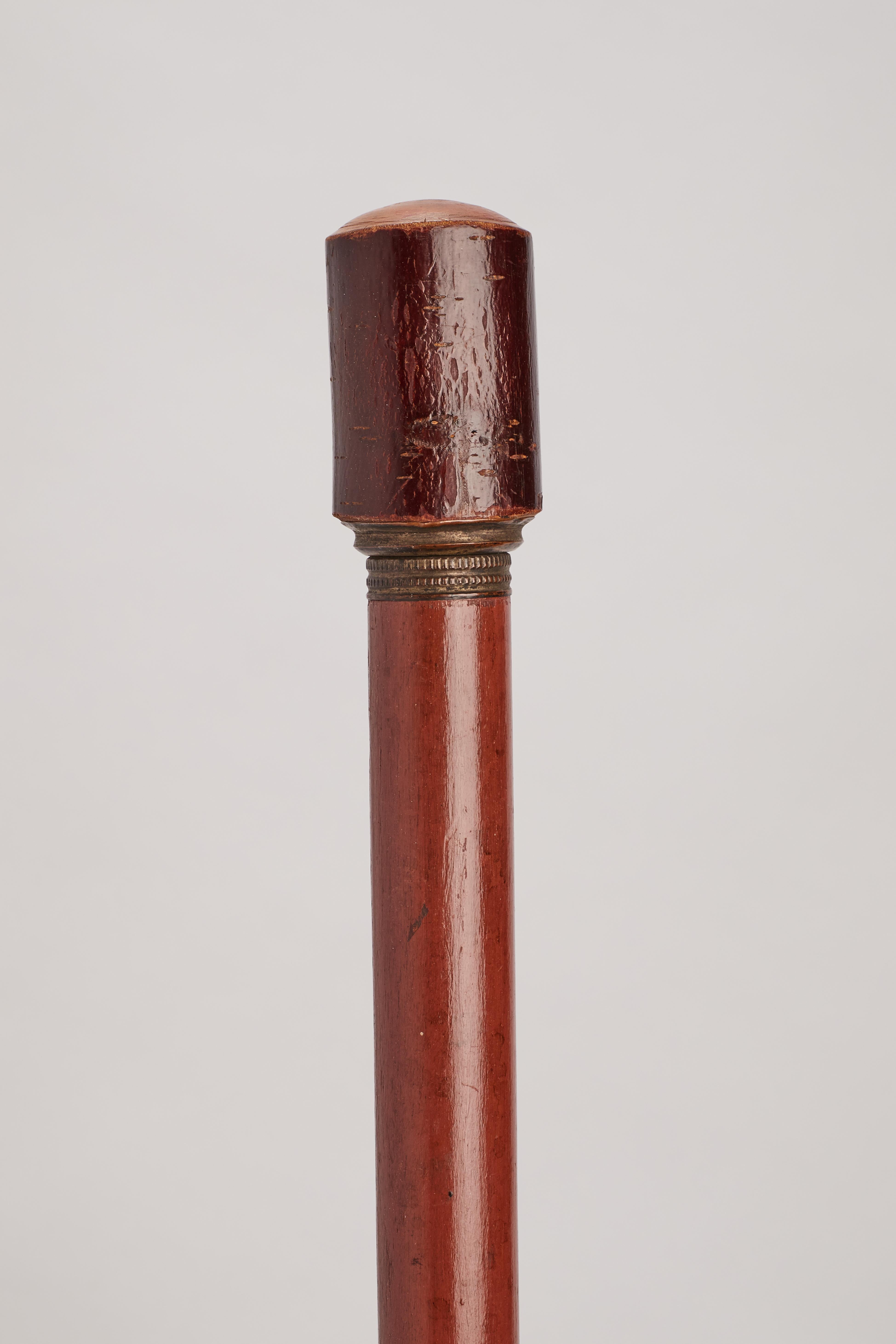 Gadget-System: System walking stick with the function of a pipe. Rattan wood barrel, birch wood knob with bark, metal tip. By unscrewing the knob, the bowl of the pipe, the wooden, metal and amber mouthpiece comes out. France early 20th century.