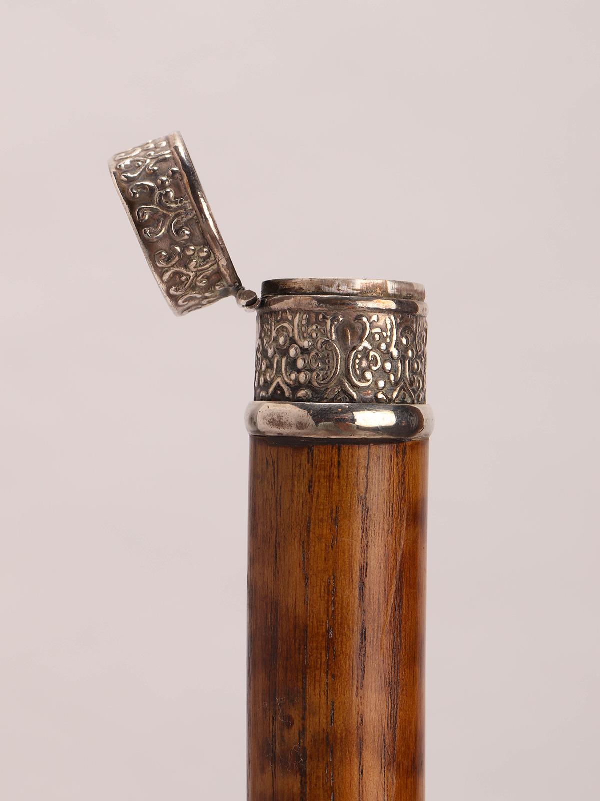 System walking stick with thimble holder function, USA 1900.  In Good Condition For Sale In Milan, IT