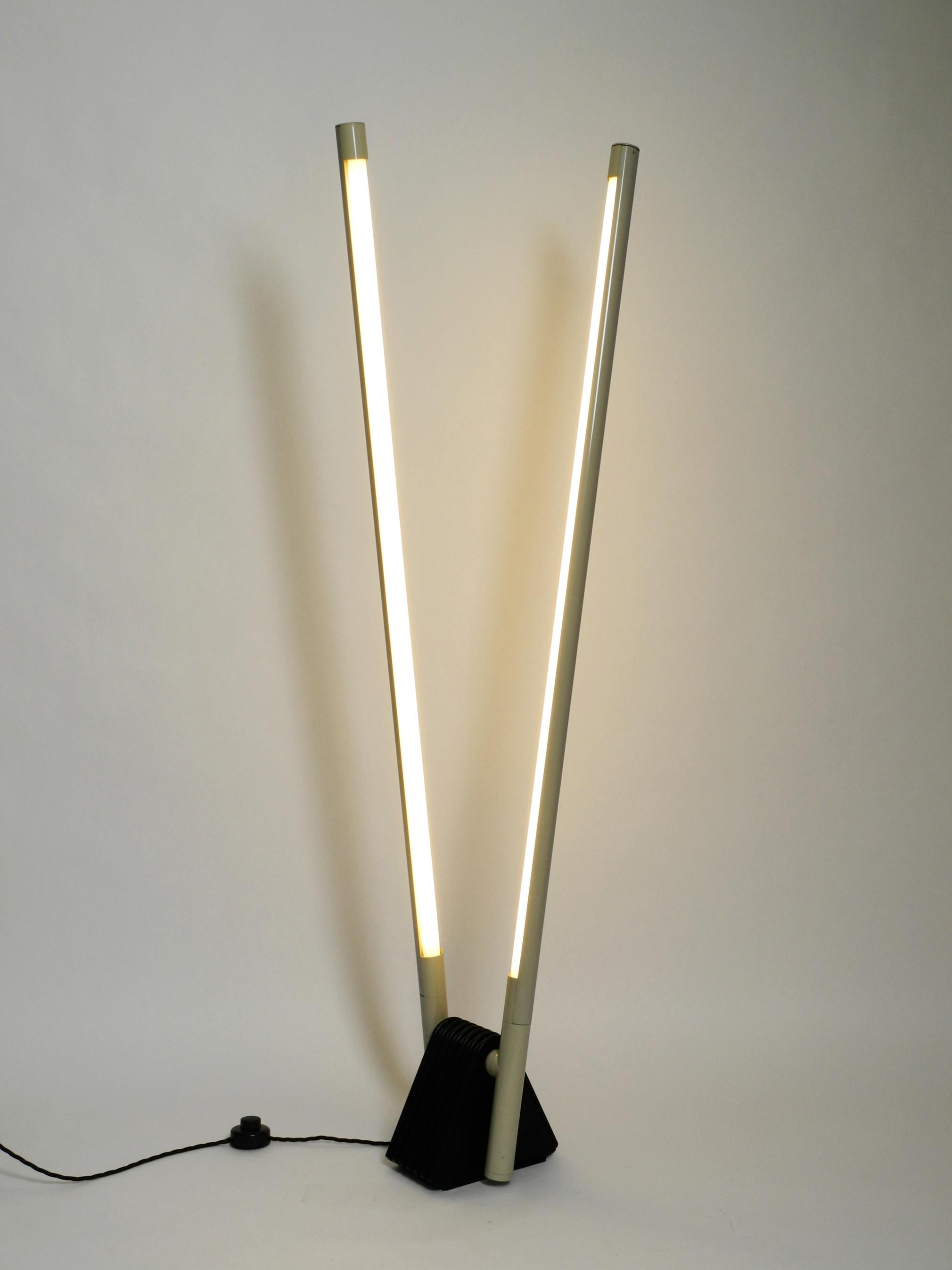 Systema Flu double neon tube floor lamp by Rodolfo Bonetto for LUCI from 1981.
Great minimalistic Postmodern design. Made in Italy.
Both reflectors can be rotated and tilted steplessly.
Fully functional and rewired with a new foot switch and