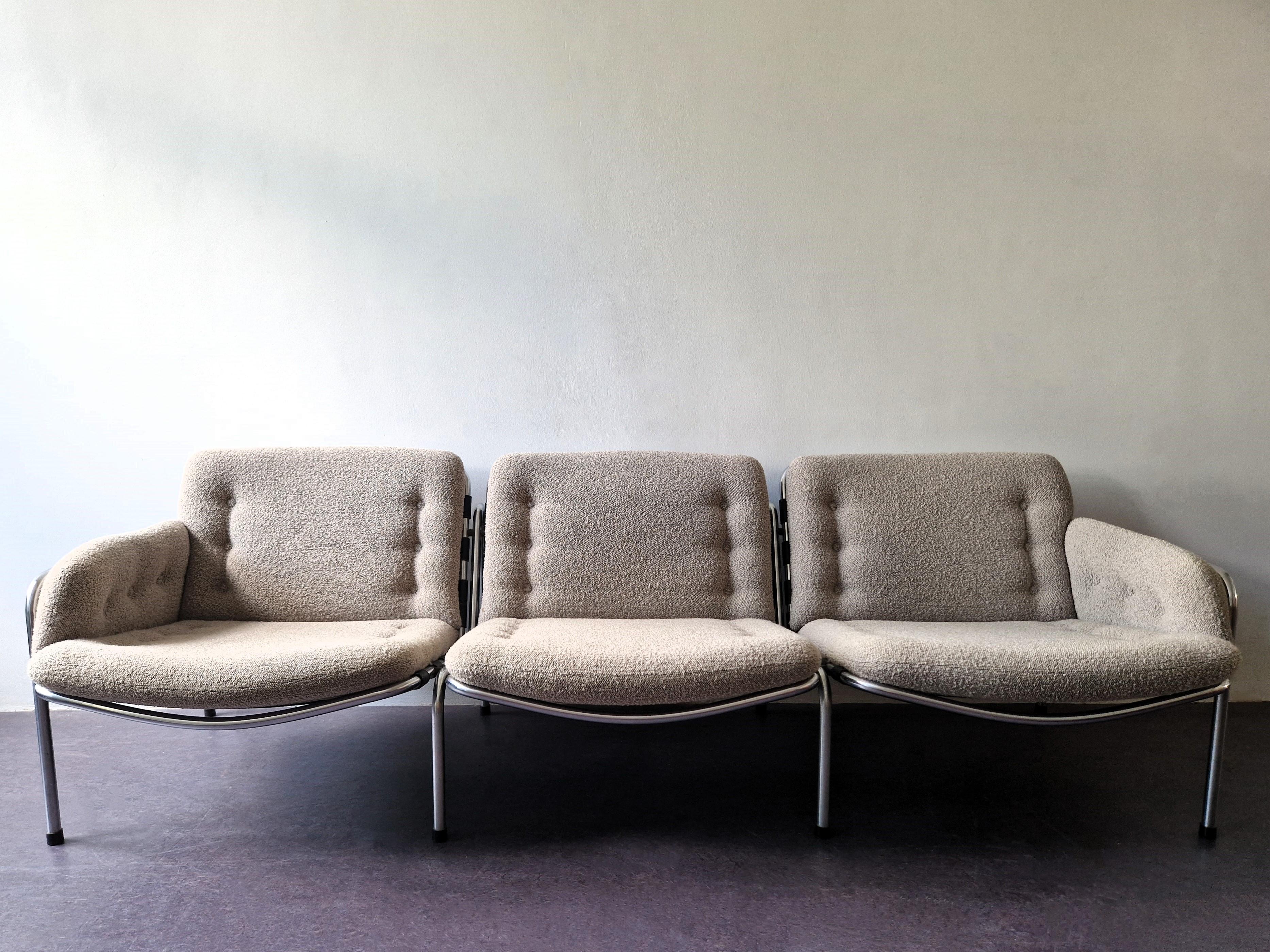 This model SZ12 3-seater sofa was designed by Martin Visser for 't Spectrum in 1969 (collection 1969-1974). It is part of the Osaka series that was exhibited at the World Fair in Japan (Osaka) in 1972. This sofa is therefore also known as model