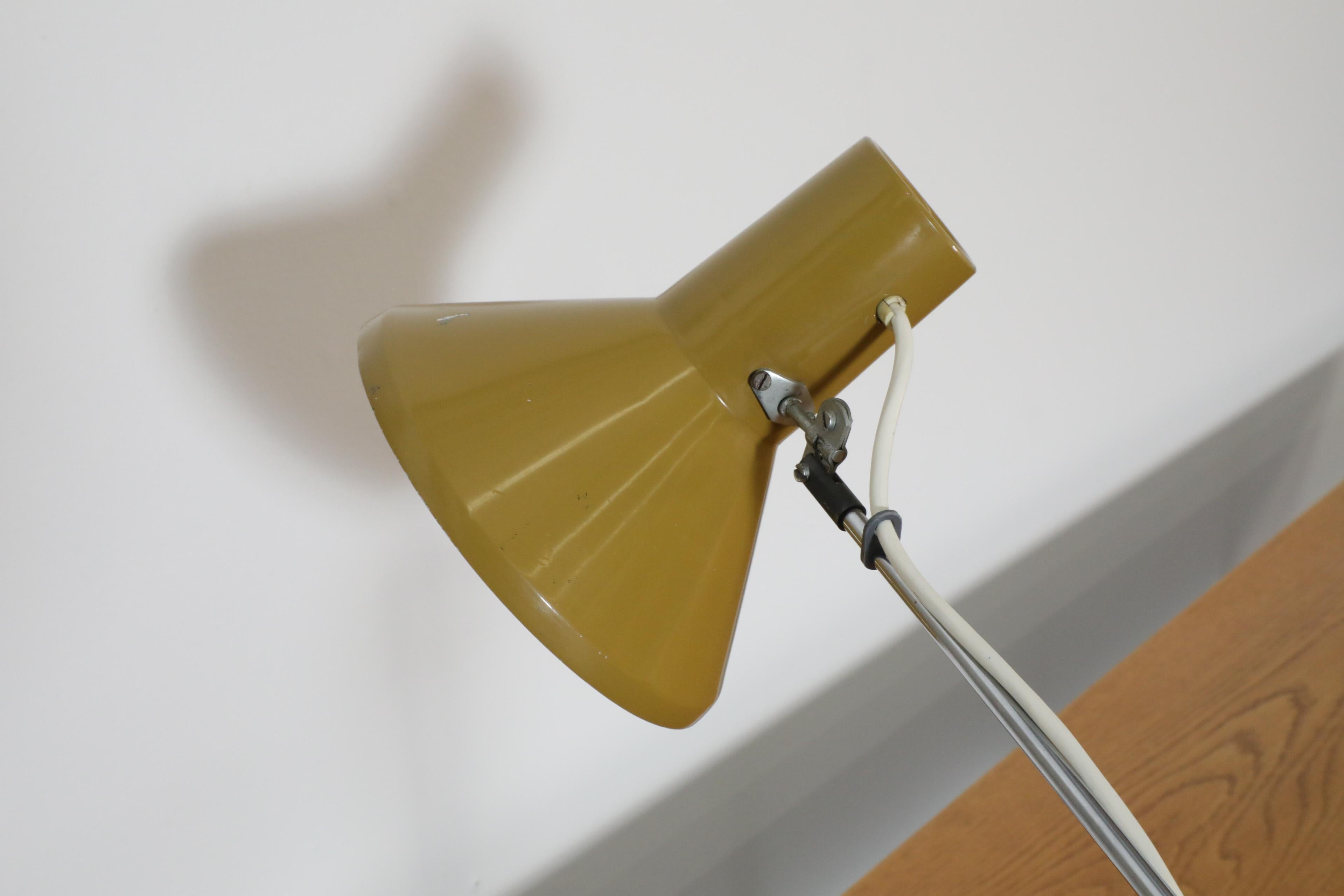 Szarvasi Hala Style Industrial Drafting lampe sur pied avec abat-jour vert olive en vente 7
