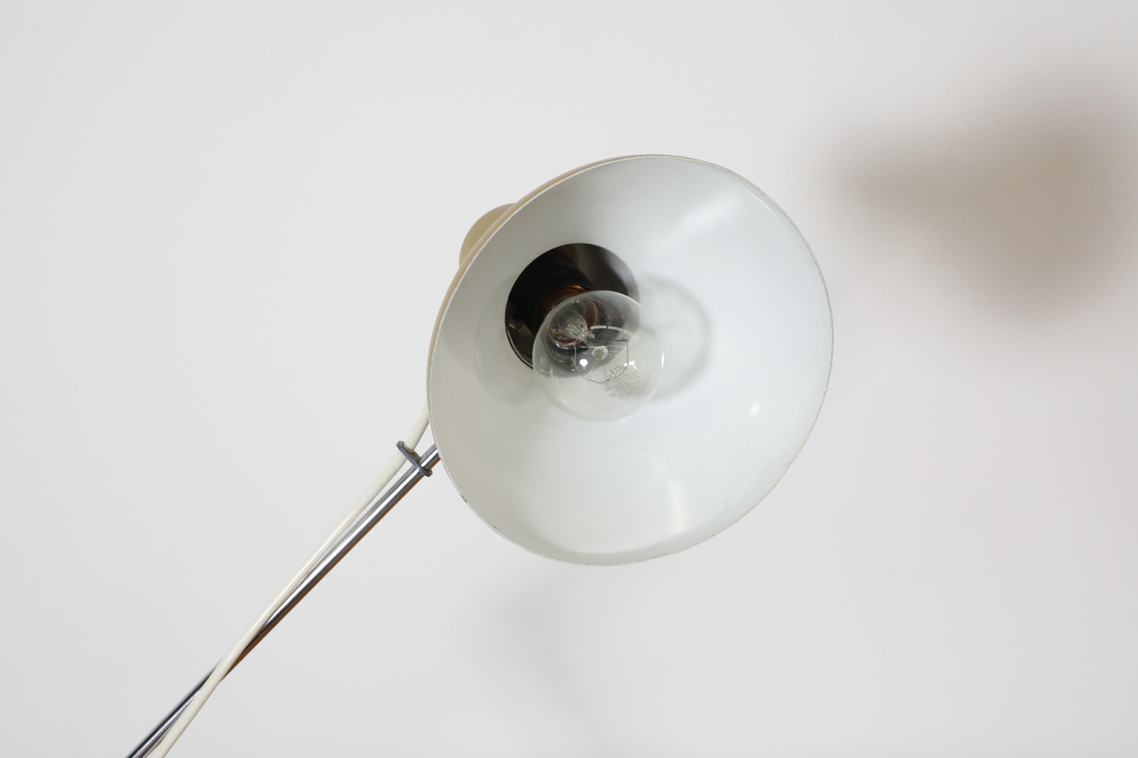 Szarvasi Hala-Stil Industrielle handgefertigte Lampe in Lampe mit olivgrünem Schirm im Angebot 9