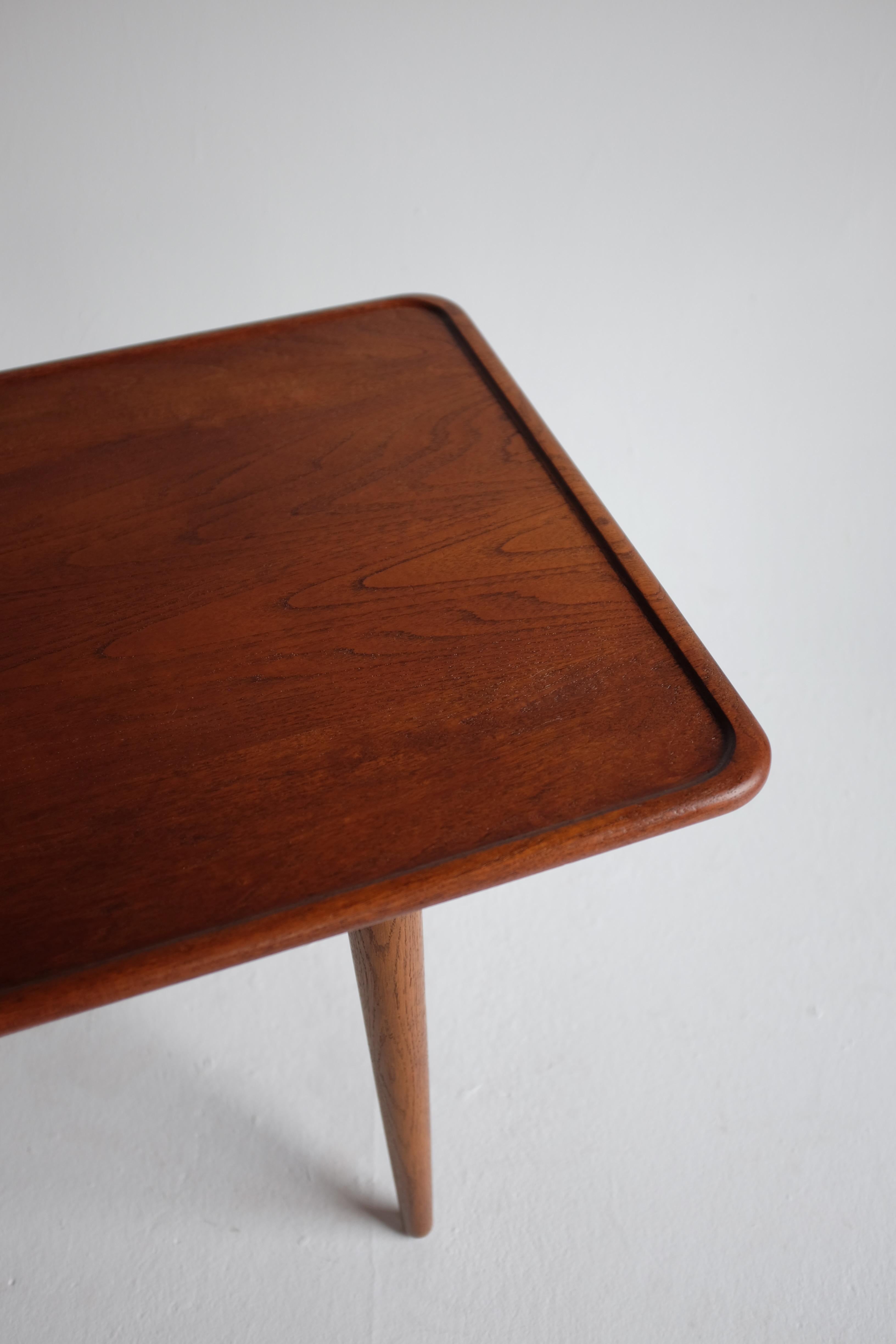 Mid-Century Modern Table basse T-11 de Hans J. Wegner en vente