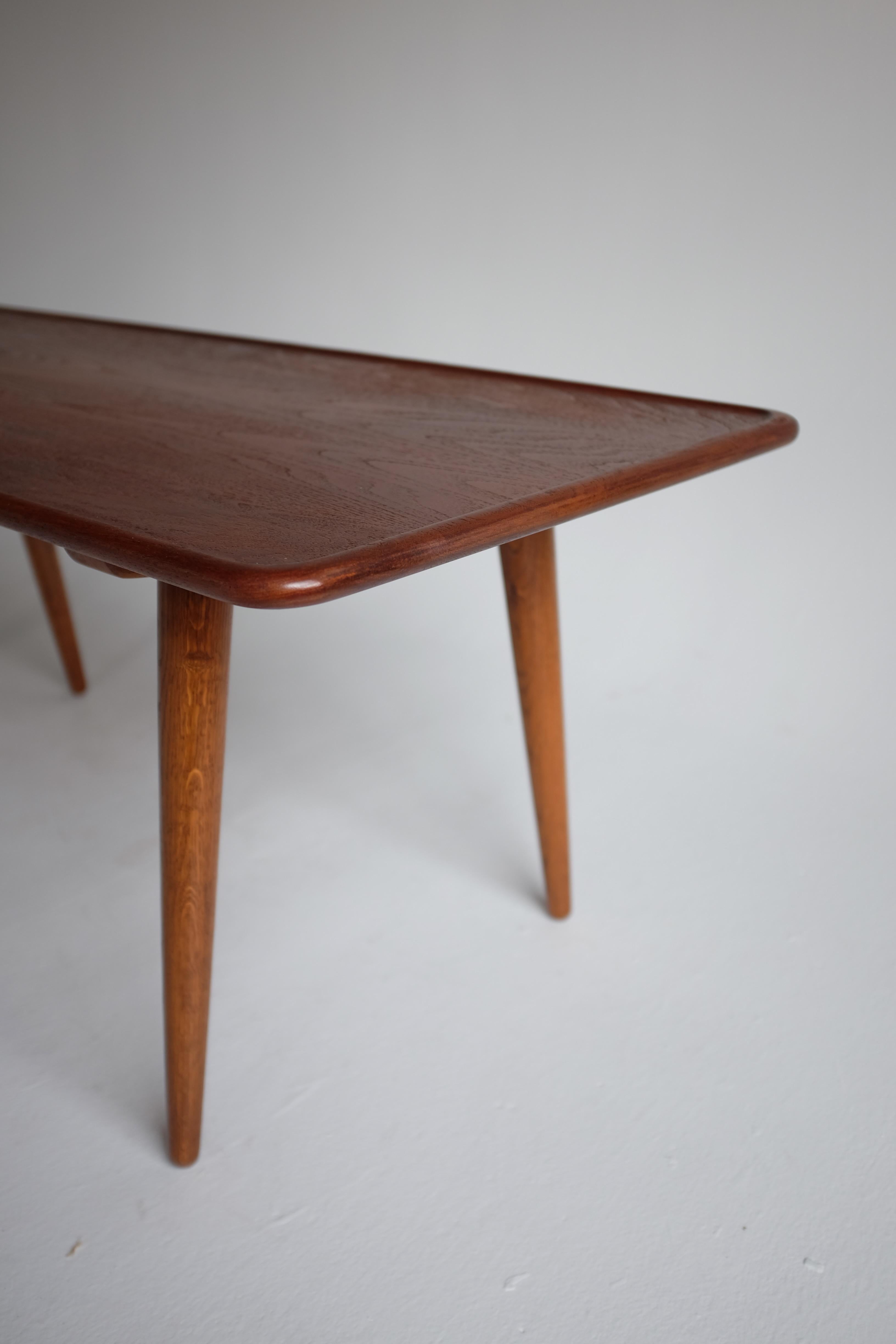 T-11 Coffee Table by Hans J. Wegner In Good Condition For Sale In Brooklyn, NY