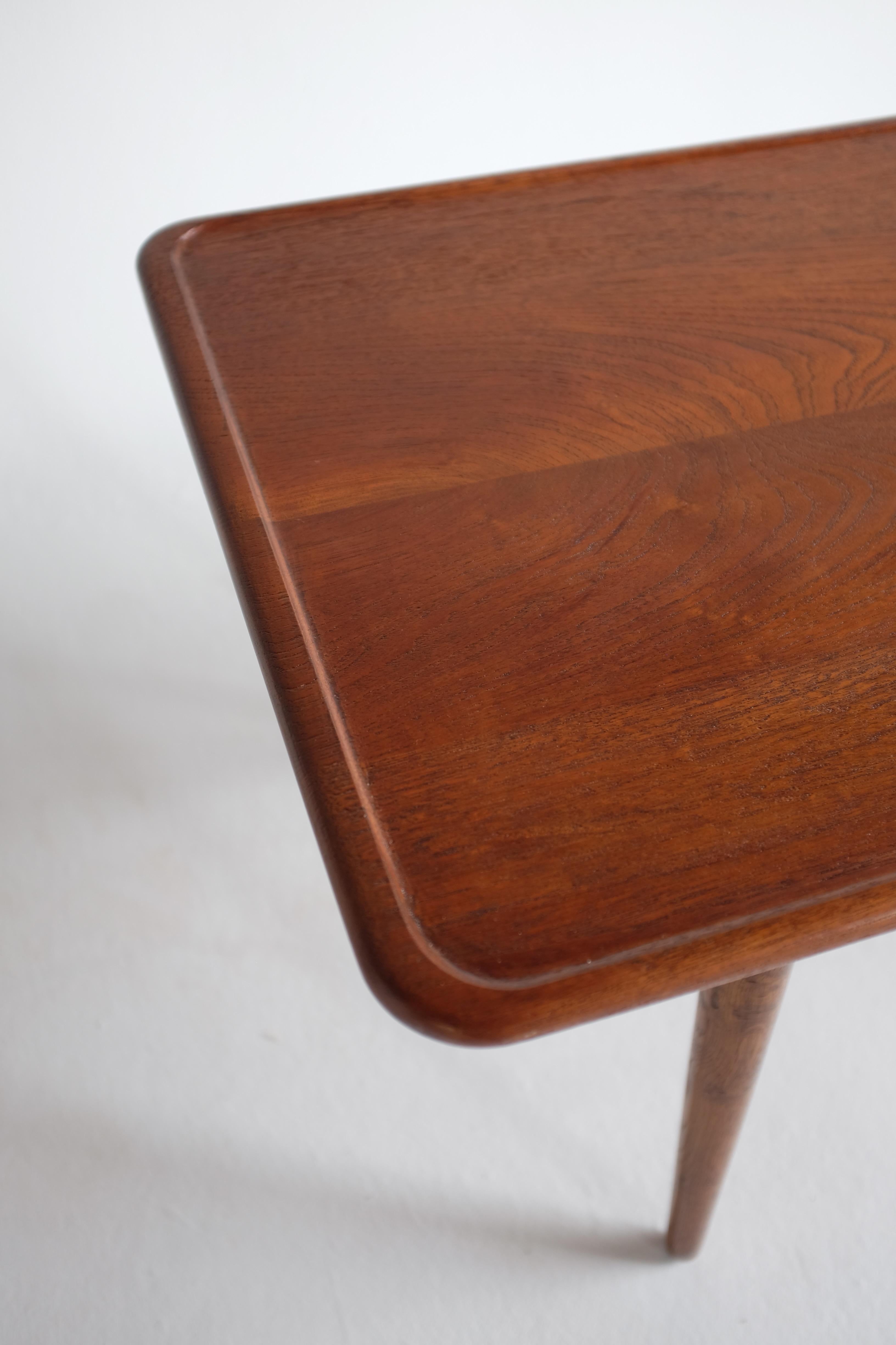 Mid-20th Century T-11 Coffee Table by Hans J. Wegner For Sale