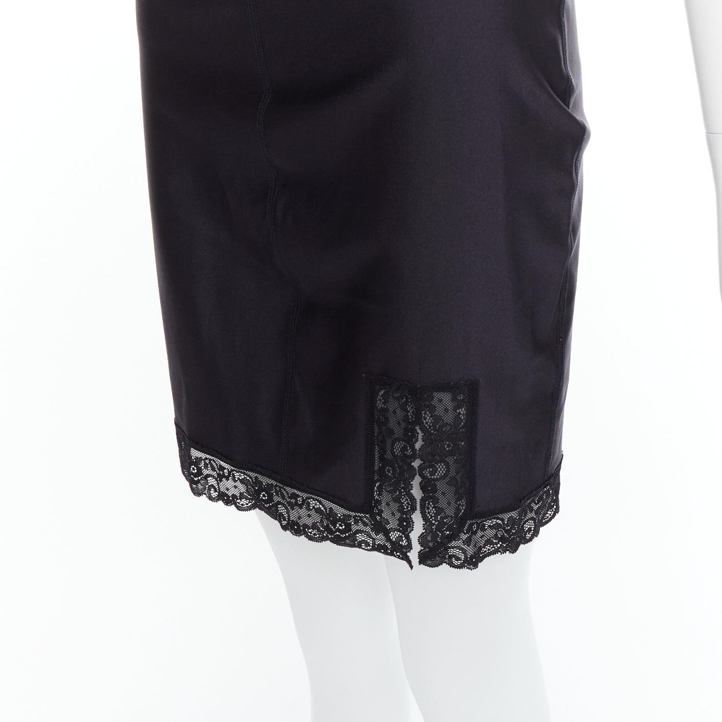 T ALEXANDER WANG black lace trim logo tape waistband mini skirt XS
Reference: YIKK/A00147
Brand: Alexander Wang
Model: T by
Material: Polyamide, Blend
Color: Black, White
Pattern: Solid
Closure: Elasticated
Extra Details: Back side slit.
Made in: