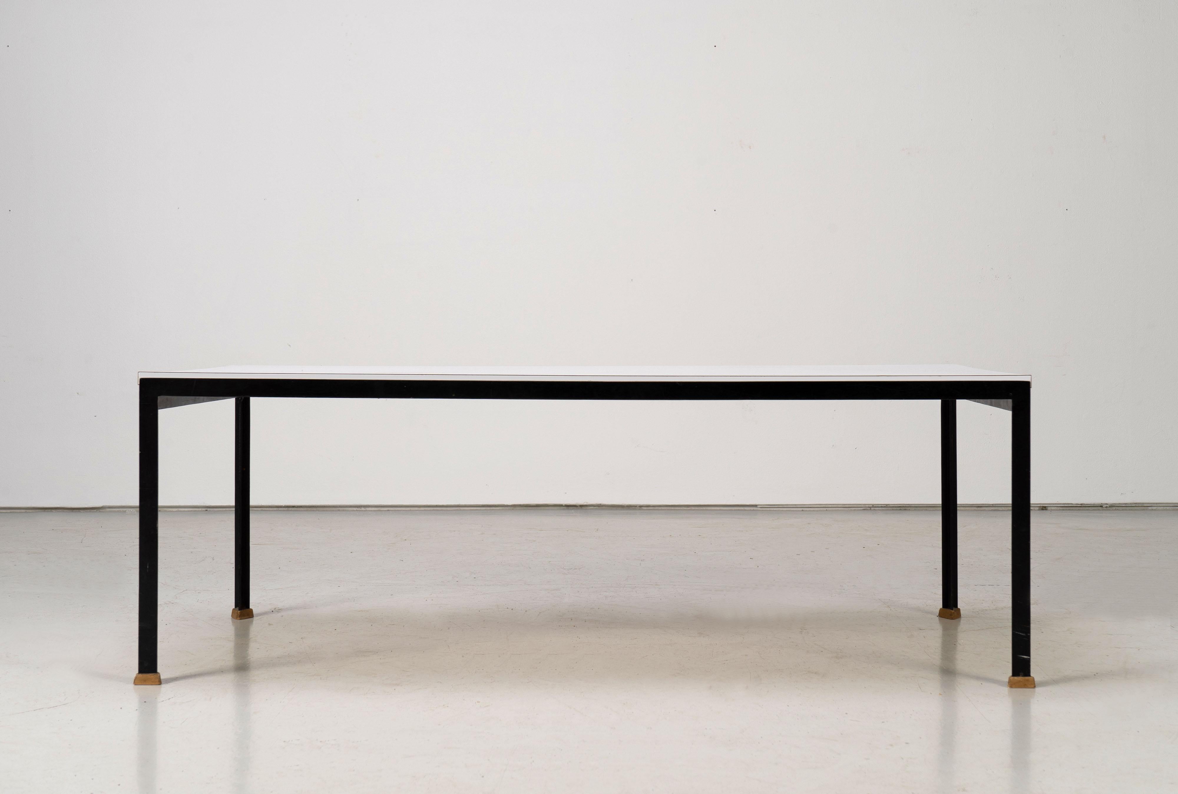 T Angle Coffee Table by Florence Knoll for Knoll International 1950s In Good Condition For Sale In Rosendahl, DE