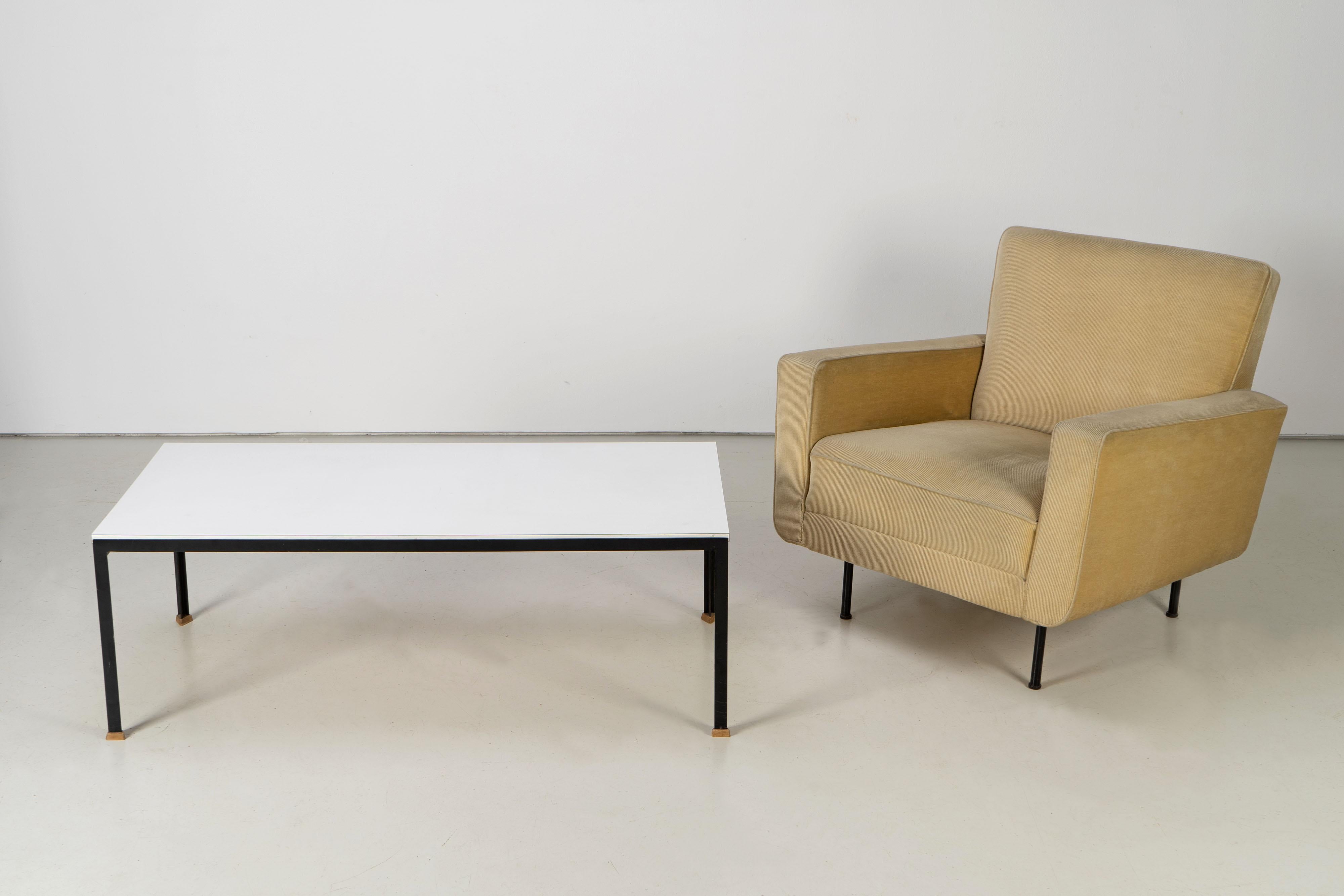 T Angle Coffee Table by Florence Knoll for Knoll International 1950s For Sale 3
