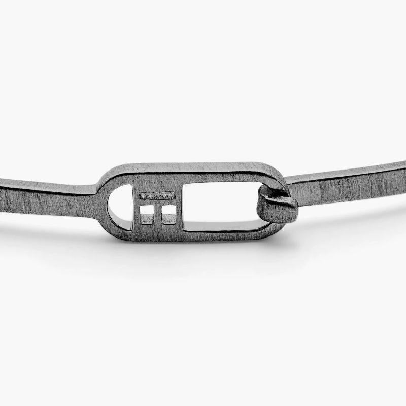 Braccialetto a T in argento 925 placcato rodio nero spazzolato, taglia XS

Il bracciale ultrasottile e spazzolato è perfetto per chi ha uno stile minimalista e può essere abbinato a qualsiasi bracciale o orologio. Caratterizzato da una semplice