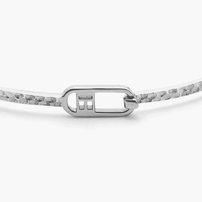 T-Bangle in Hammered Sterling Silver, Size L

The ultra-thin, hammered bangle is perfect for those with a minimalistic style, made to stack with any bracelet or watch. Featuring a simple hook and loop closure with Tateossian-logo detailing. Decorate