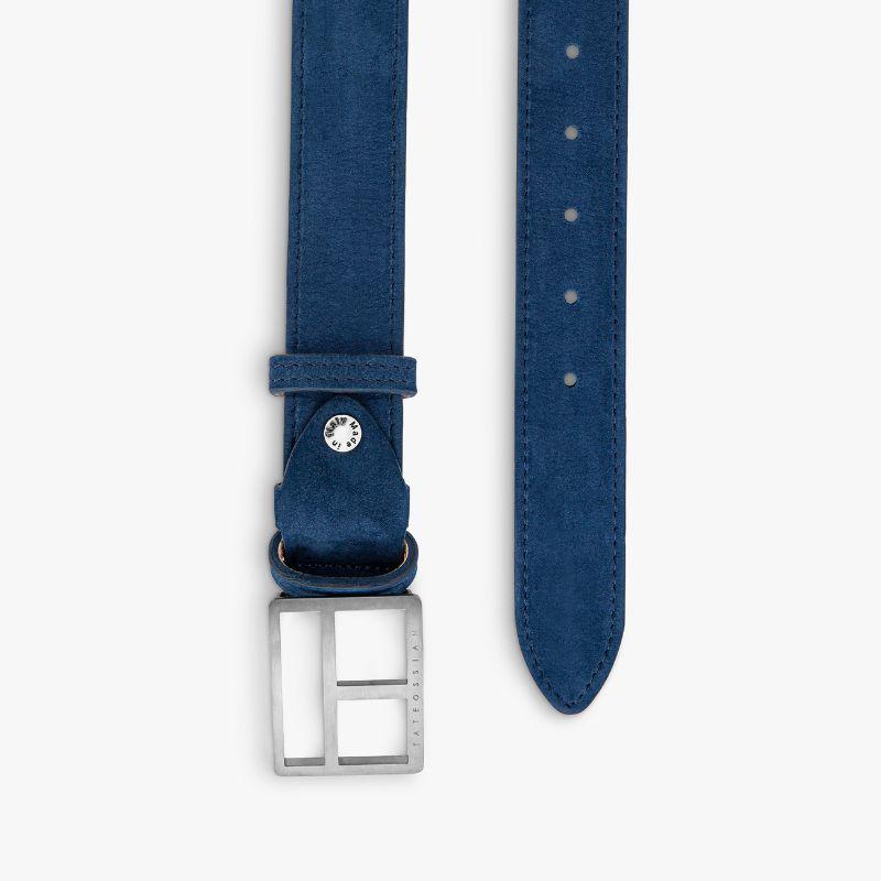 T-Bar Belt in Navy Leather & Brushed Titanium Clasp, Size L

Our unique collection of belts has been designed with every gentleman in mind. This classic, minimalistic buckle features sleek titanium in a brushed finish. These eye-catching belts are