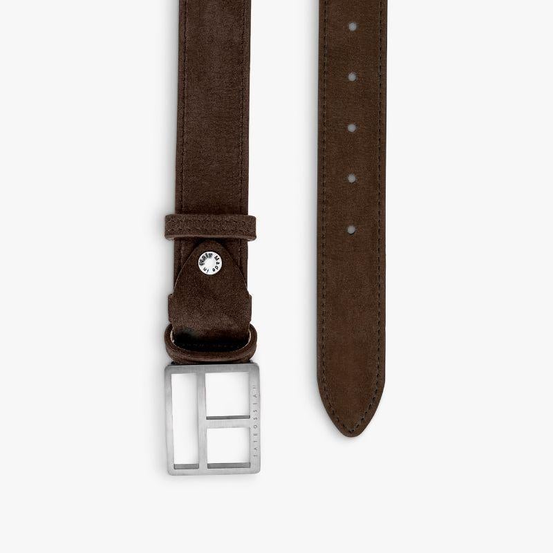 T-Bar Buckle Belt in Brown Leather & Brushed Titanium Clasp, Size L

Our unique collection of belts has been designed with every gentleman in mind. This classic, minimalistic buckle features sleek titanium in a brushed finish. These eye-catching
