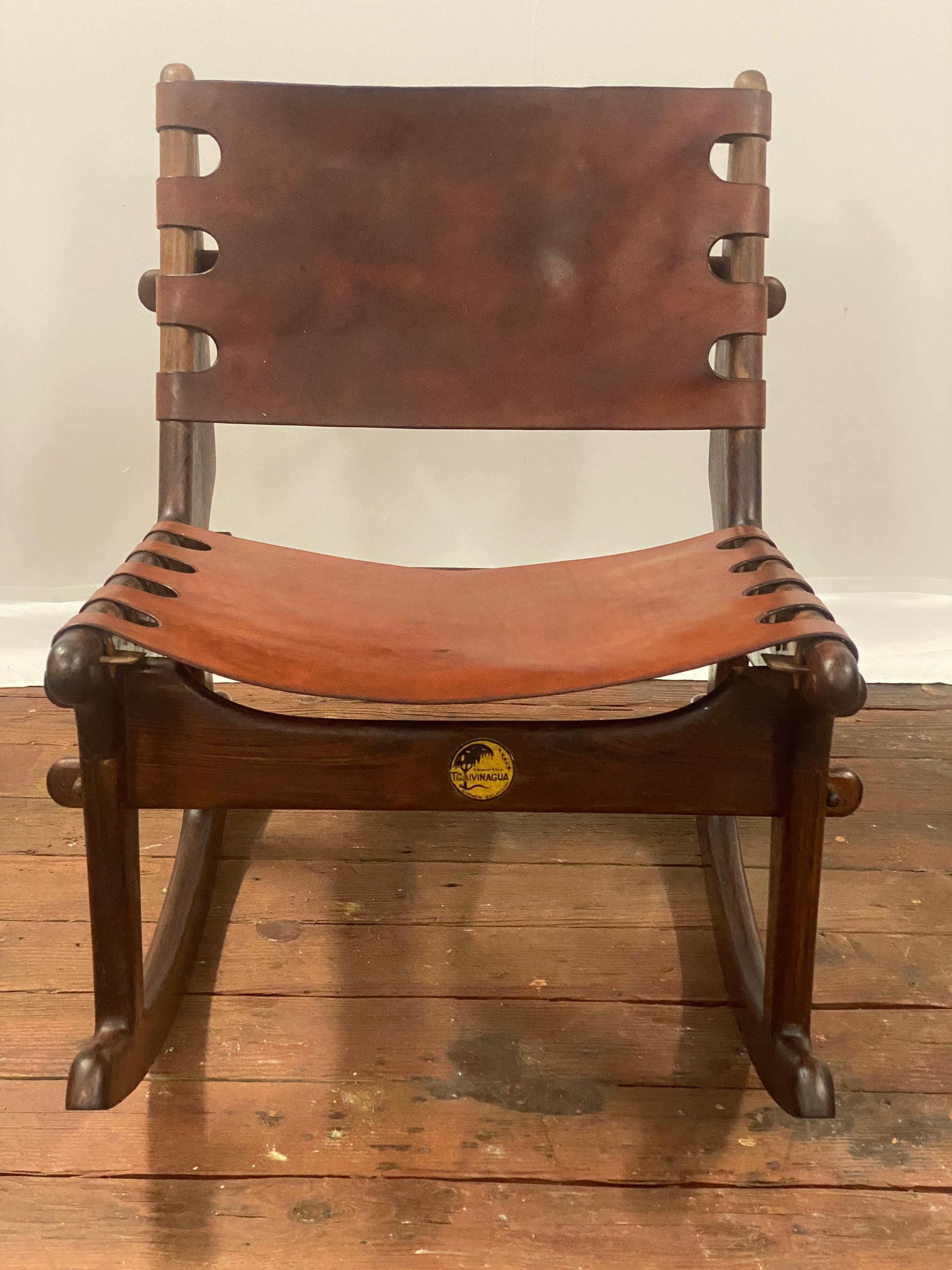 Mid-Century moderno T. Sedia a dondolo Caivinagua in legno di palissandro e pelle dura color cognac in vendita