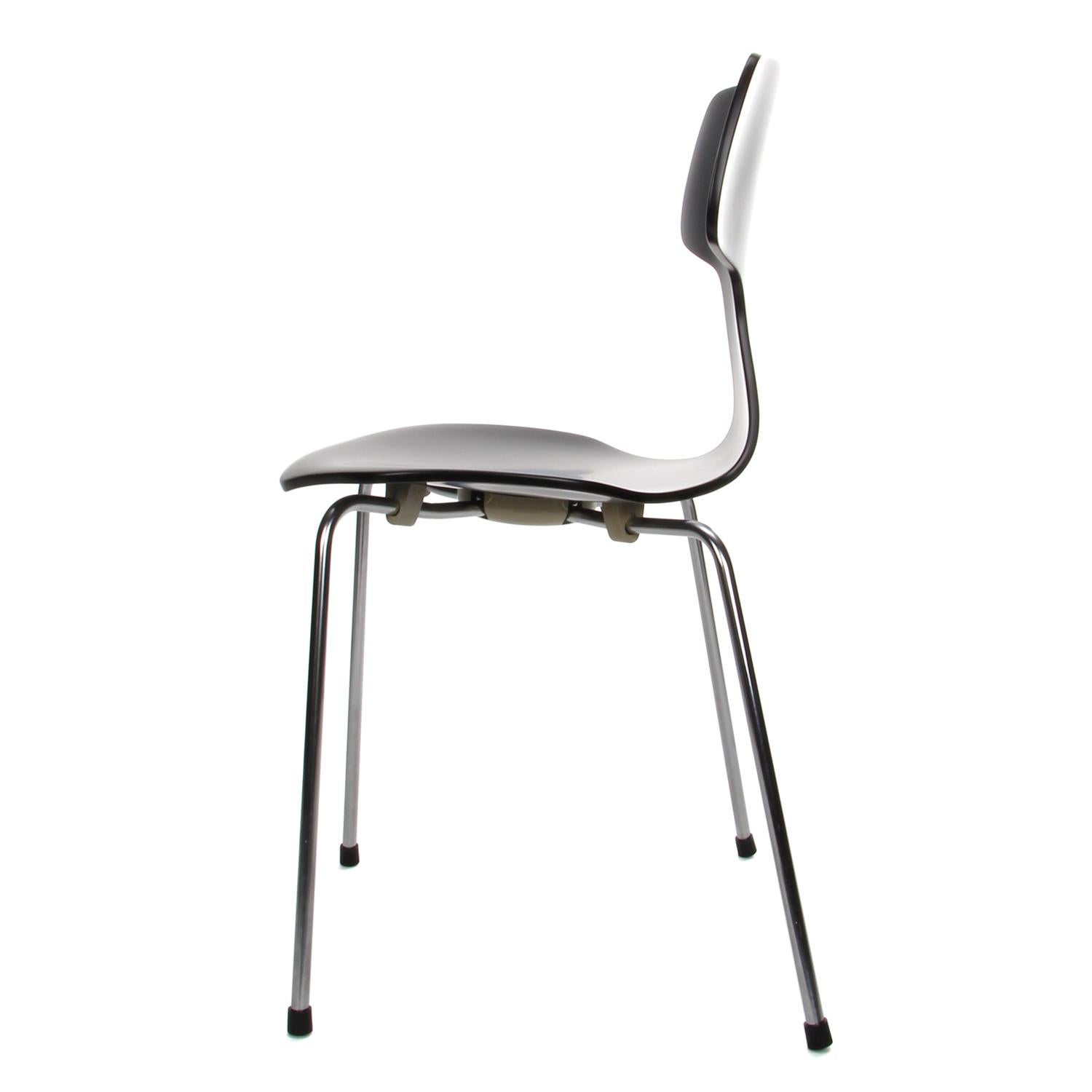 Lacquered T-CHAIR Model 3103 Chair by Arne Jacobsen, Fritz Hansen, 1957