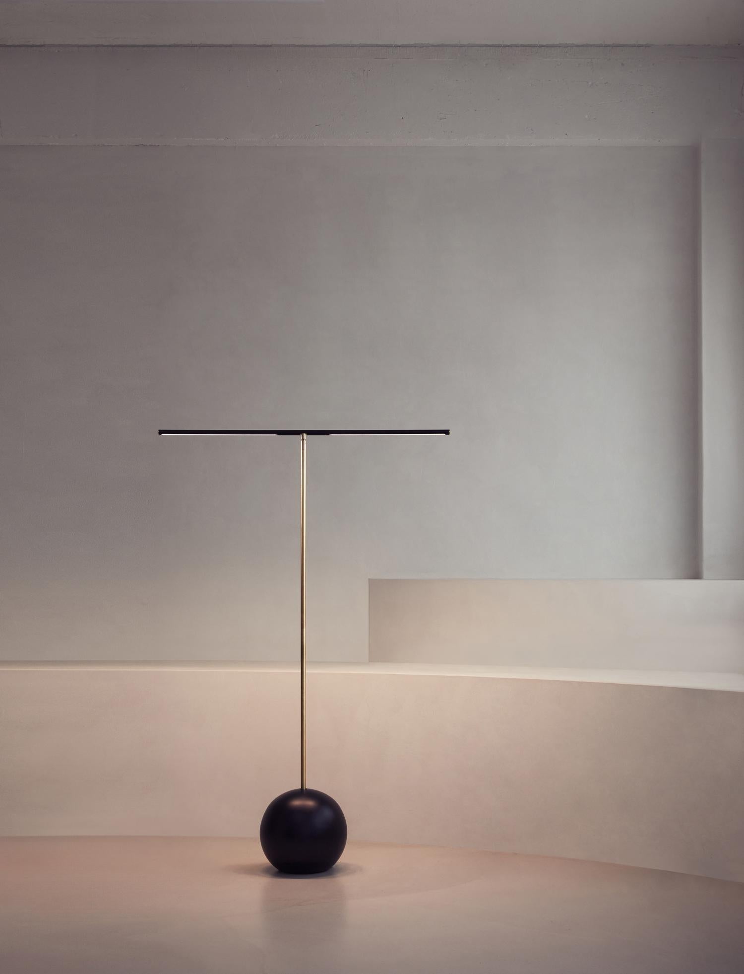 Lámpara de pie T de Heako Studio Posmoderno en venta