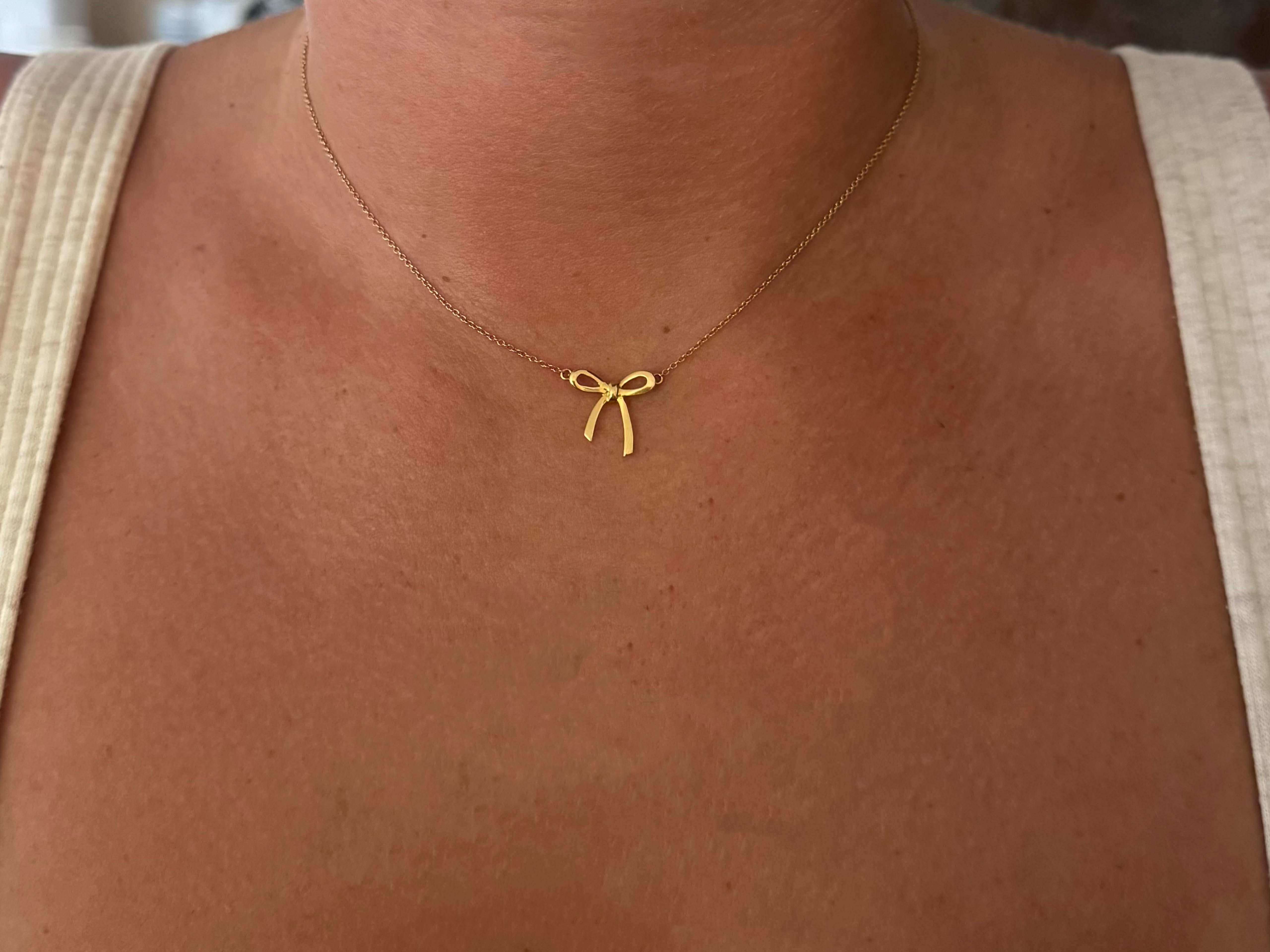 Necklace Specifications:

Brand: Tiffany & Co.

Metal: 18k Yellow Gold

Pendant Measurements: 0.55