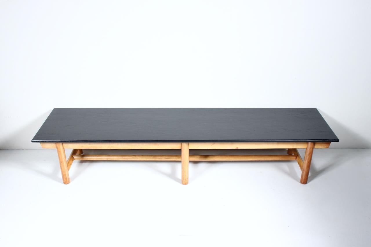 Américain Table basse de style T. H. Robsjohn-Gibbings à sept pieds, banc, années 1960 en vente