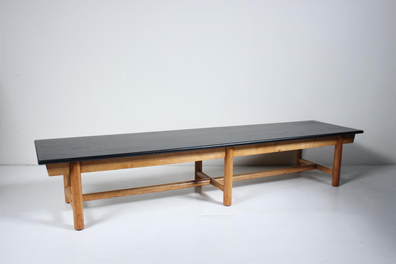 Milieu du XXe siècle Table basse de style T. H. Robsjohn-Gibbings à sept pieds, banc, années 1960 en vente