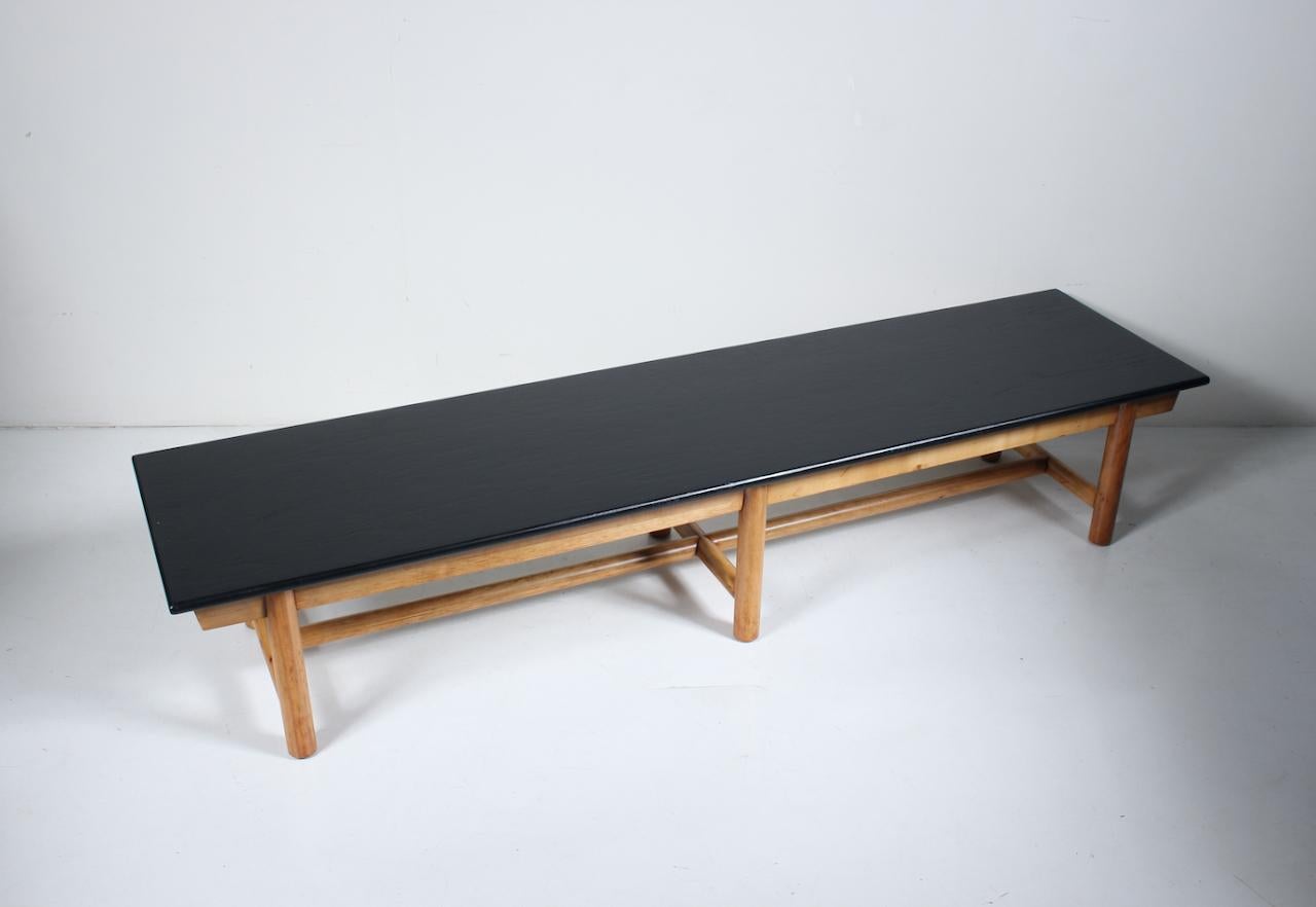 Frêne Table basse de style T. H. Robsjohn-Gibbings à sept pieds, banc, années 1960 en vente